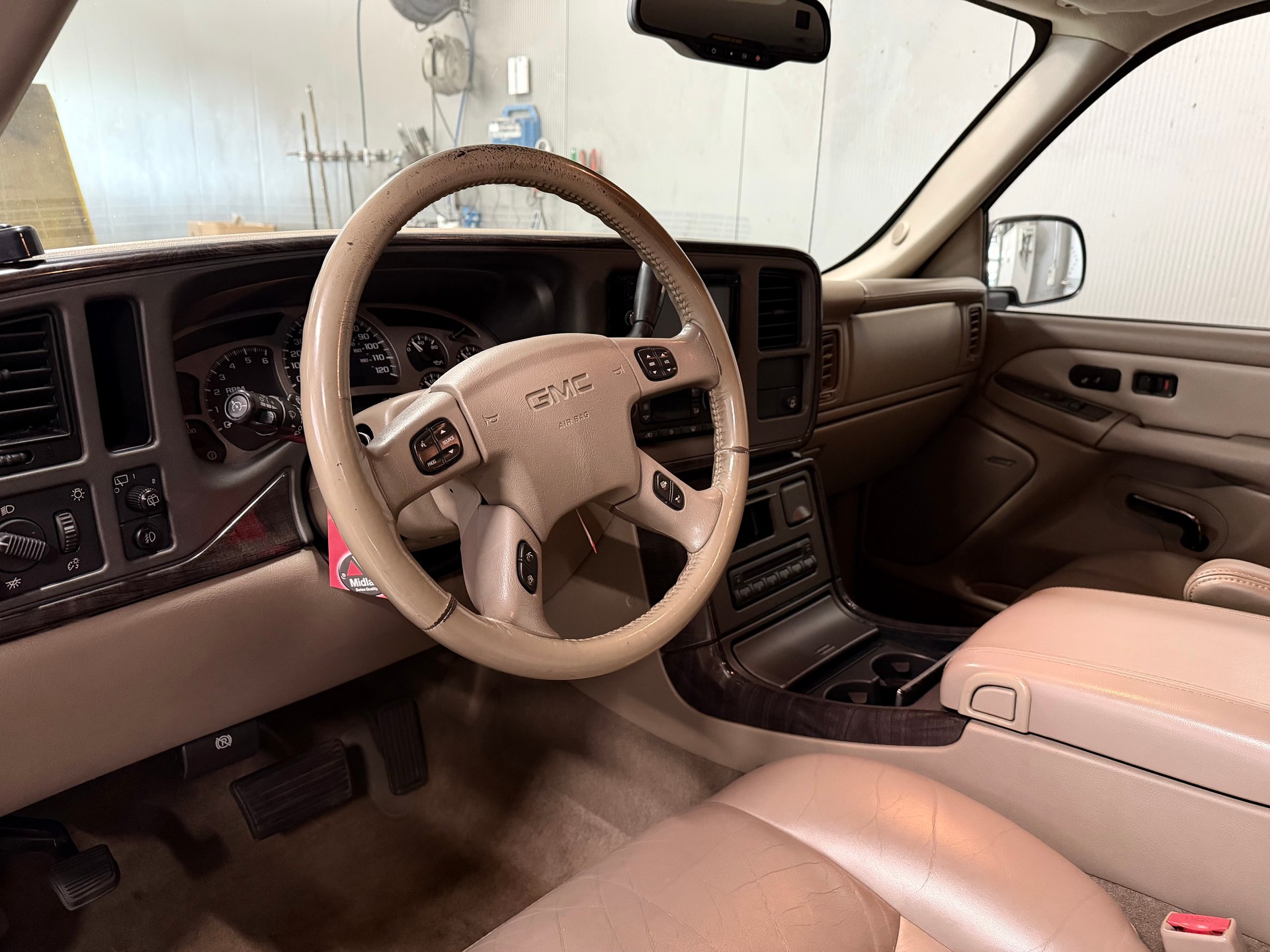 GMC DENALI 6.0 VORTEC V8 4X4-image-9