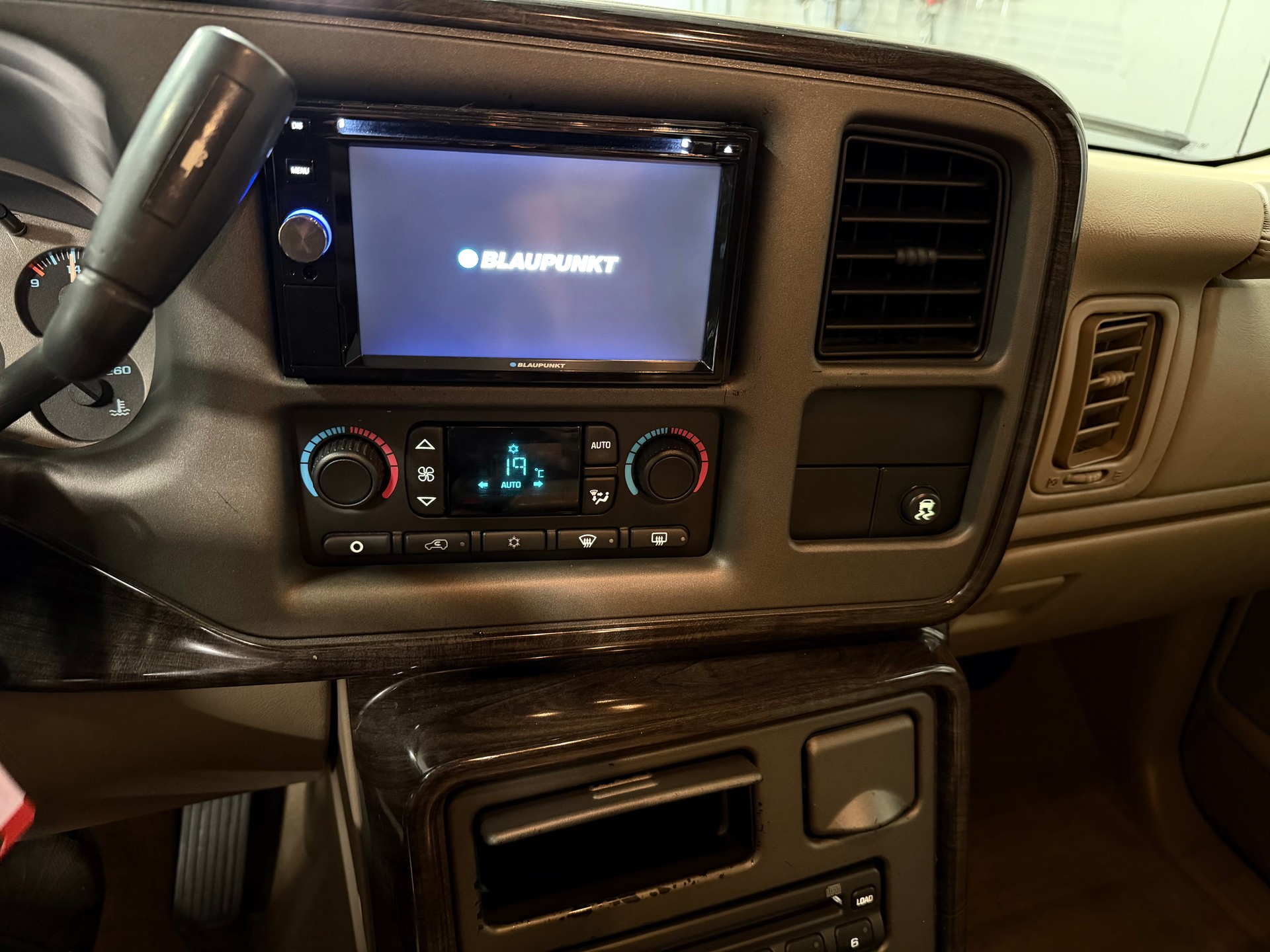 GMC DENALI 6.0 VORTEC V8 4X4-image-12