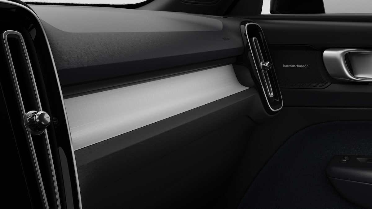 VOLVO XC40 2.0 B3 MH Core-showroom-element-3