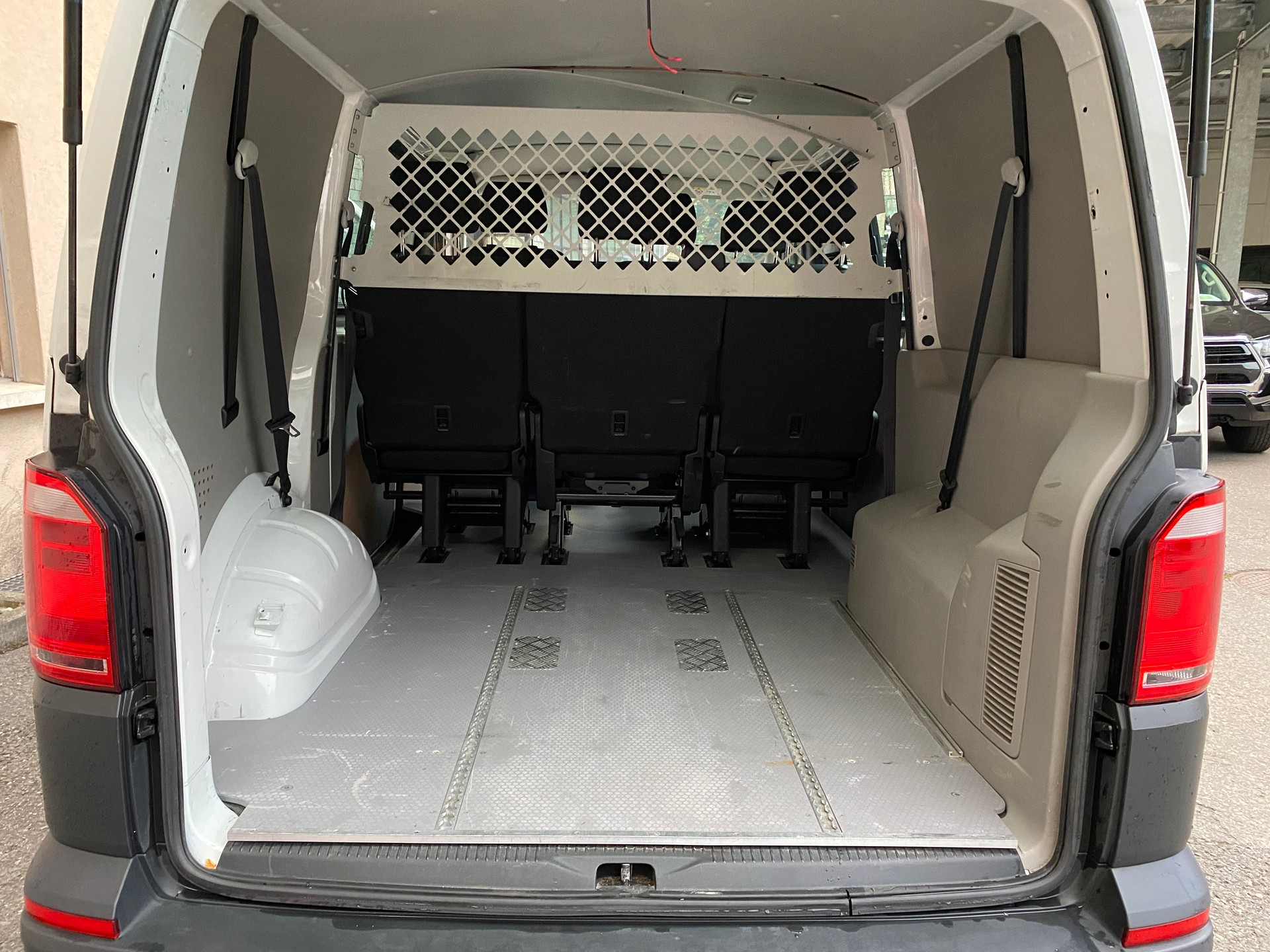 VW T6 2.0 TDI 4Motion DSG-image-8