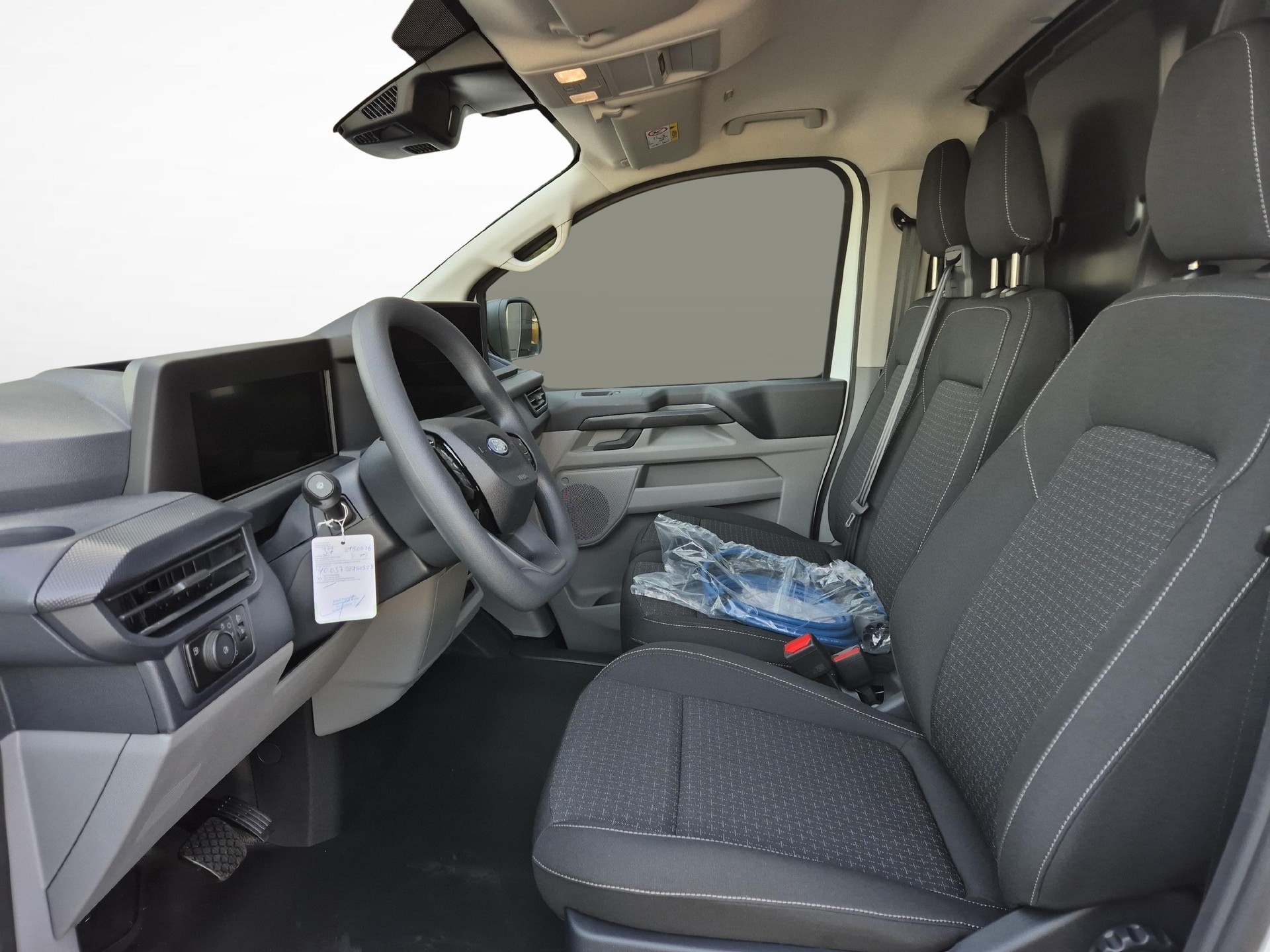 FORD Transit C Van 320 L1 2.5 Duratec 233 Trend PHEV 0.99% Leasing-showroom-element-3