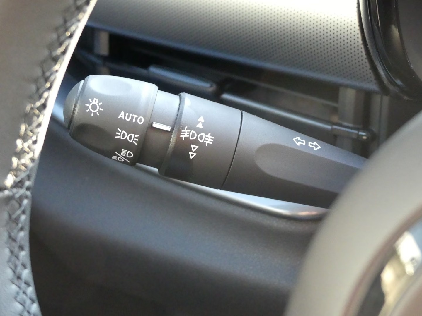 FIAT 600 1.2 Hybrid 145 Sport-image-46