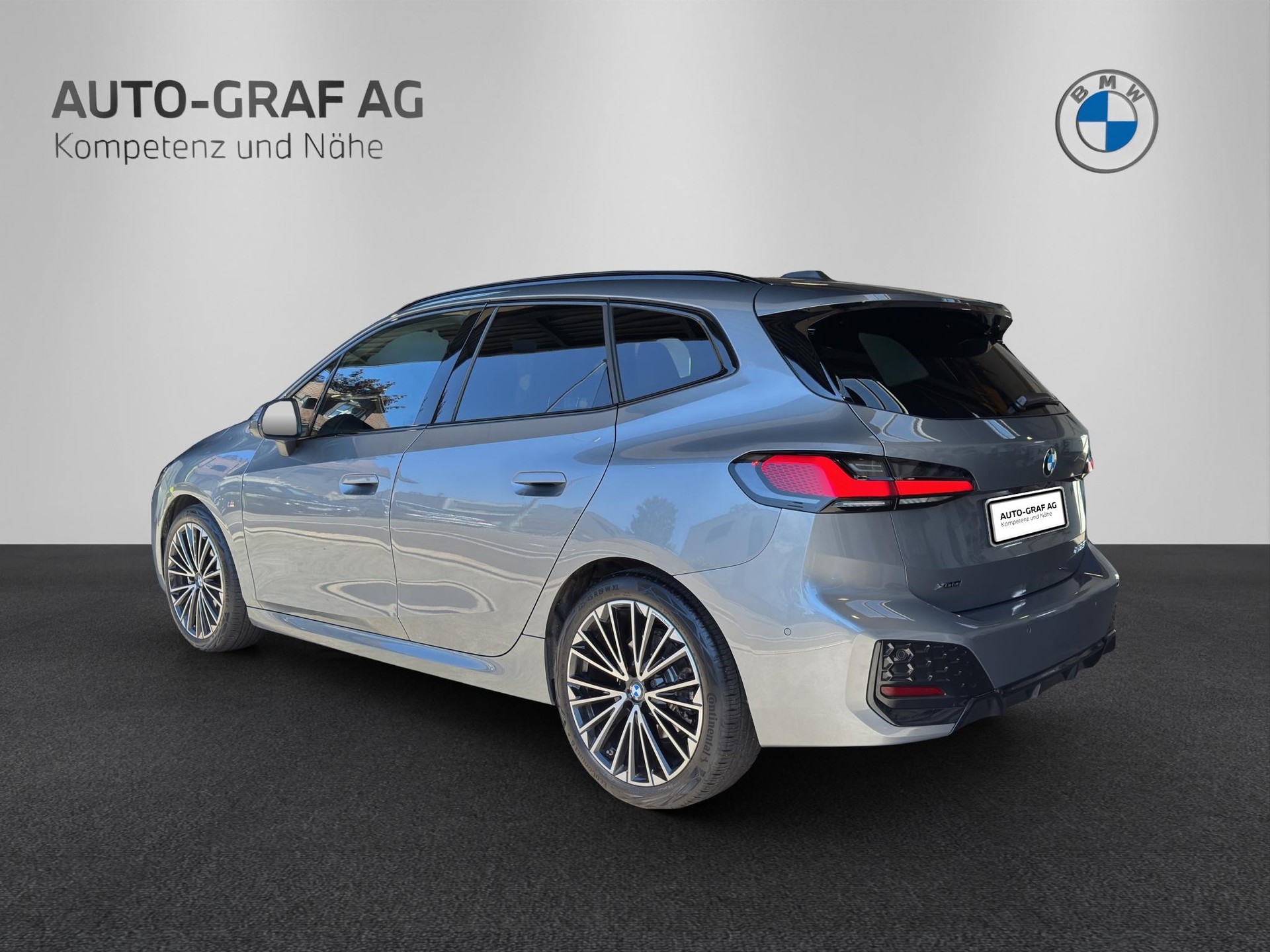 BMW 223i xDrive Active Tourer-showroom-element-2