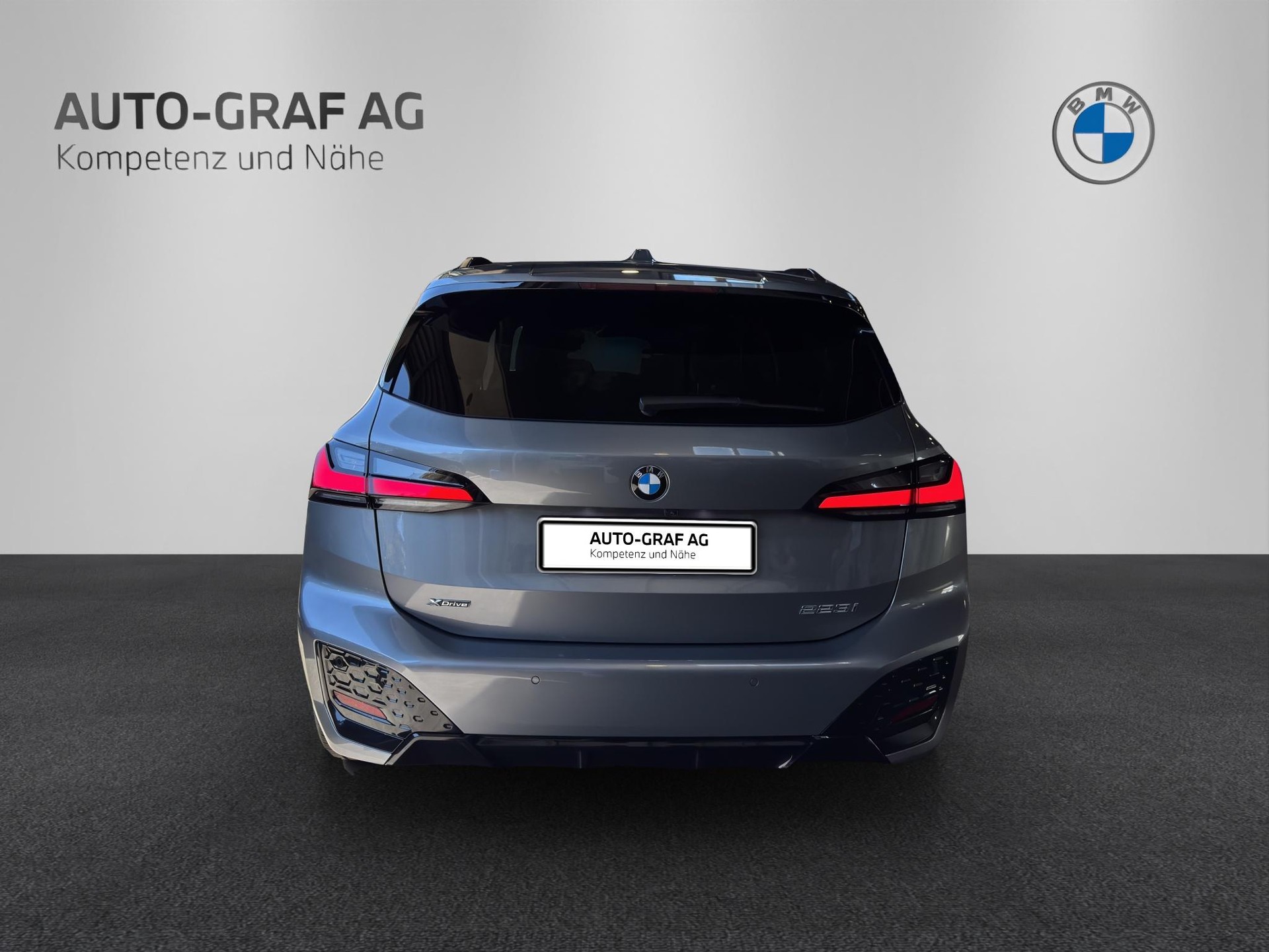 BMW 223i xDrive Active Tourer-showroom-element-3