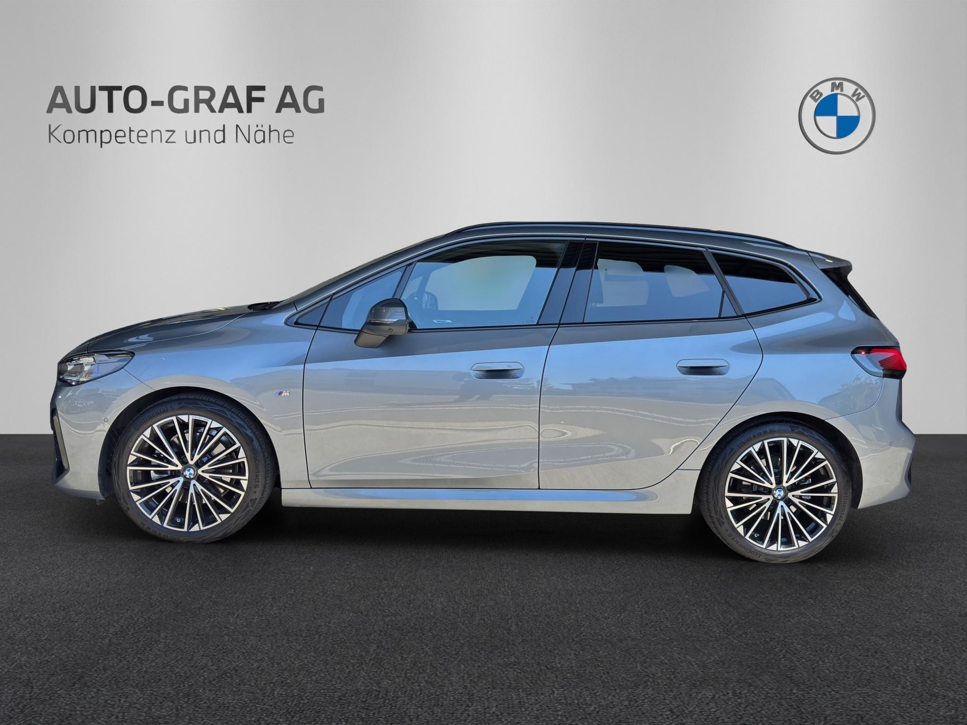 BMW 223i xDrive Active Tourer-showroom-element-1