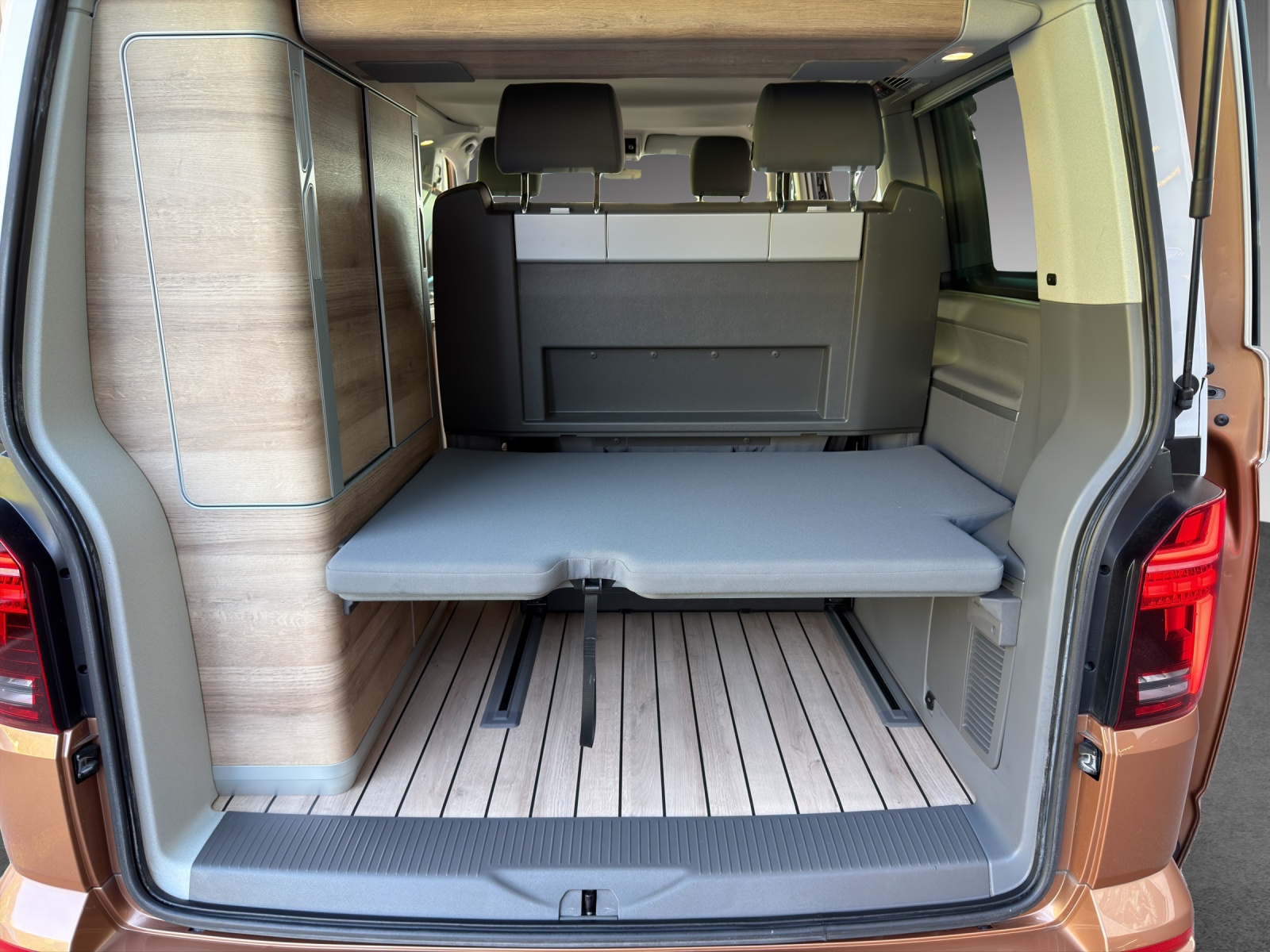 VW T6.1 California 2.0 TDI Ocean Liberty DSG-image-9