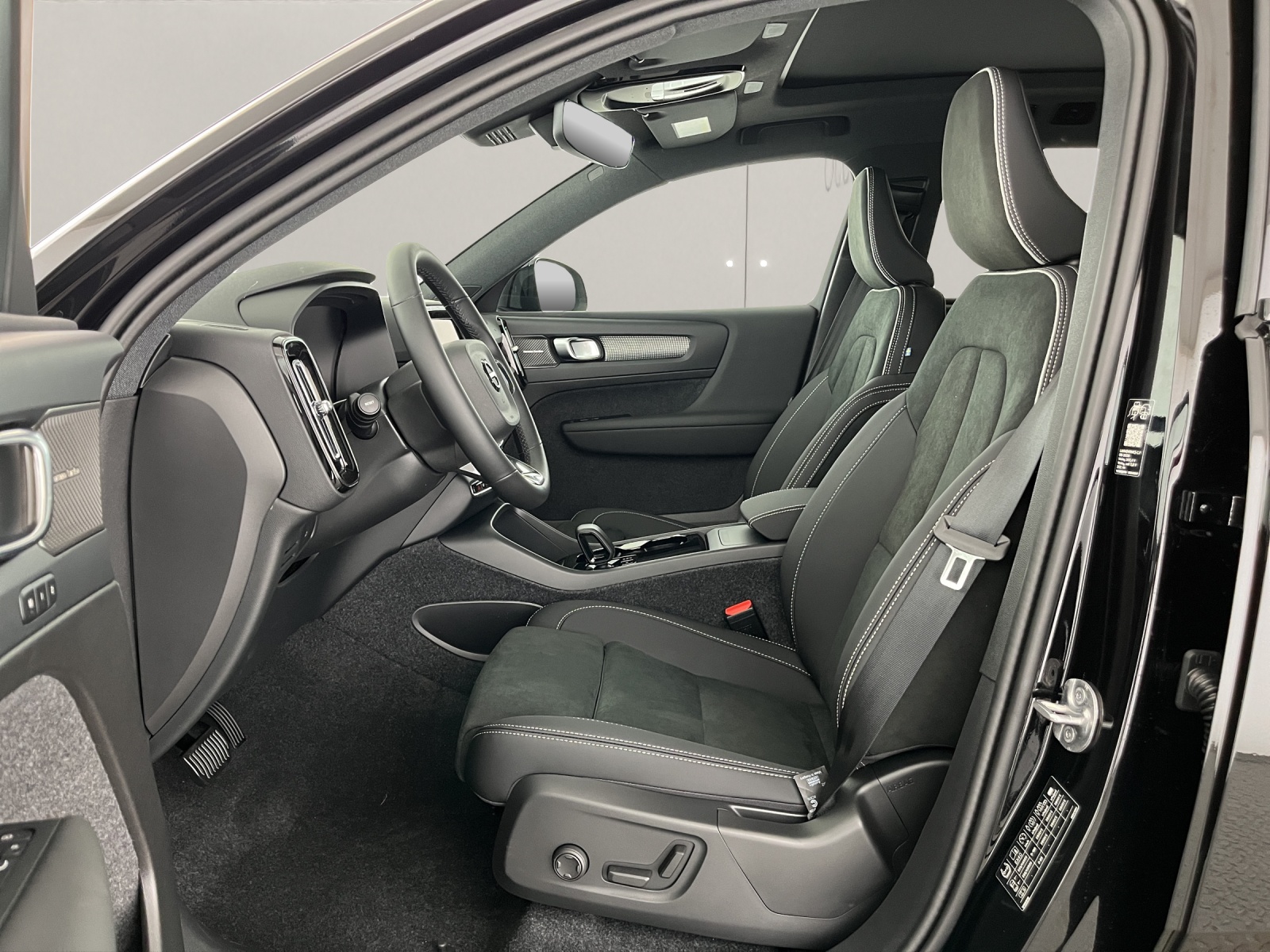 VOLVO EX40 Twin Black Edition AWD-image-8