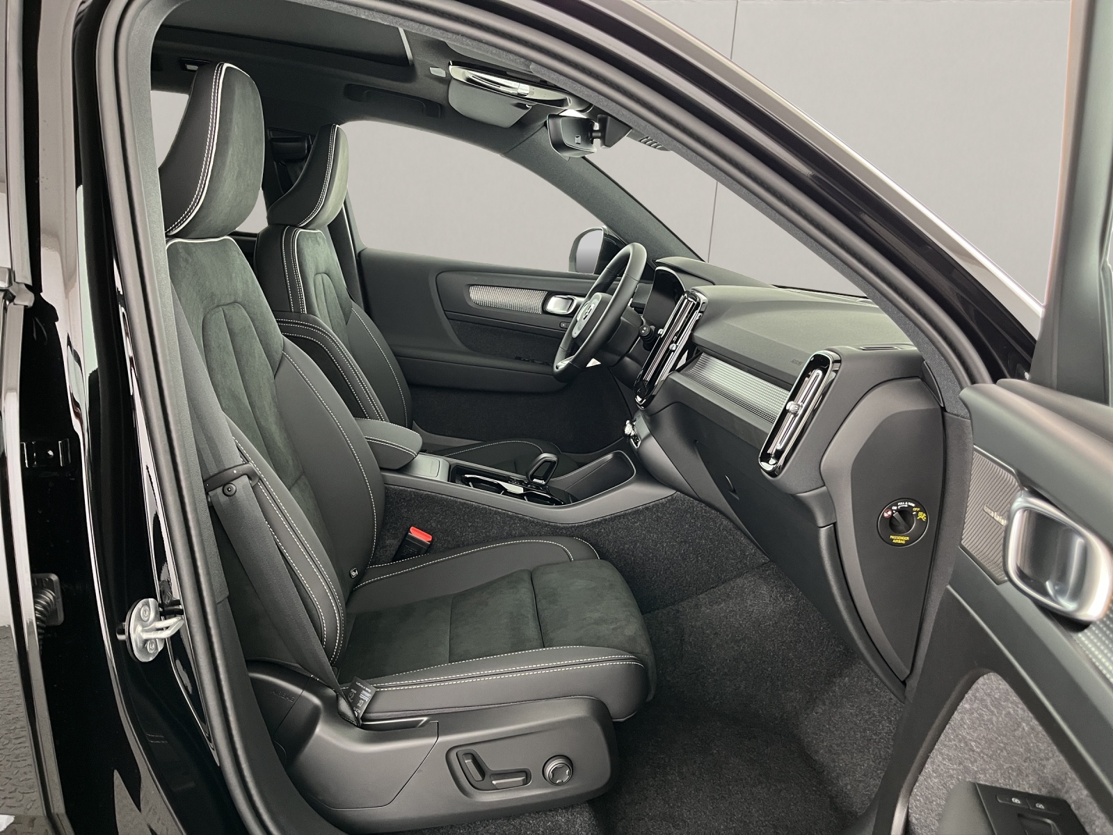 VOLVO EX40 Twin Black Edition AWD-image-9
