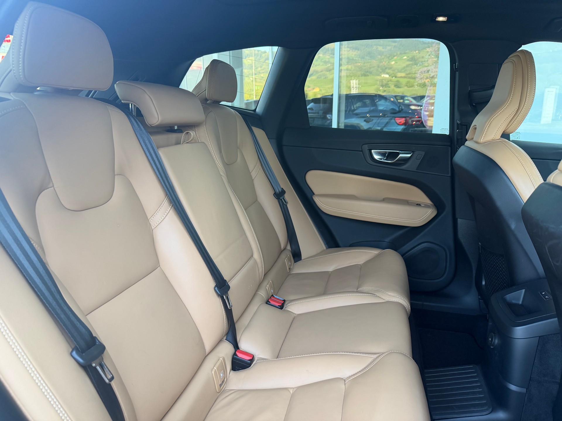 VOLVO XC60 T6 eAWD Ultimate Bright Geartronic-image-4