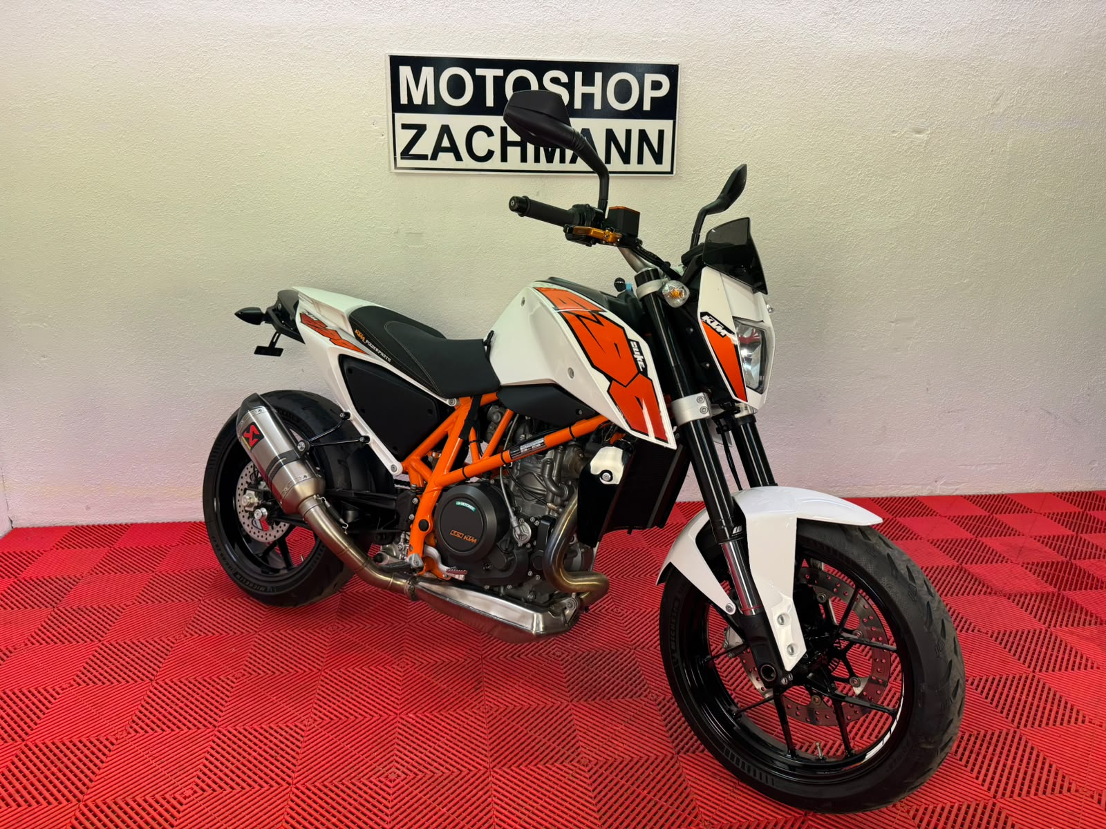 KTM 690 Duke ABS-showroom-element-2