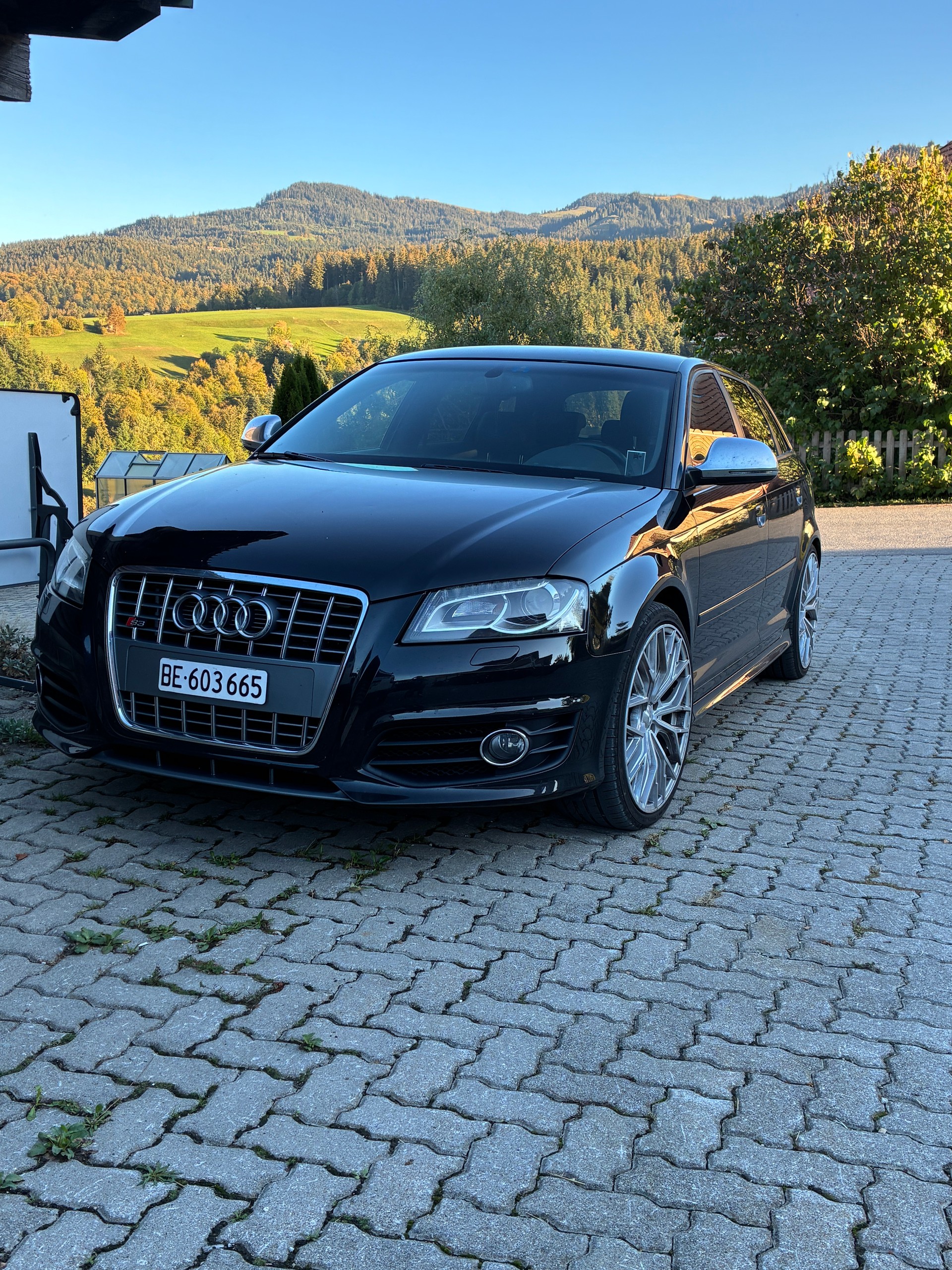AUDI 2.0 T FSI quattro S-Tronic