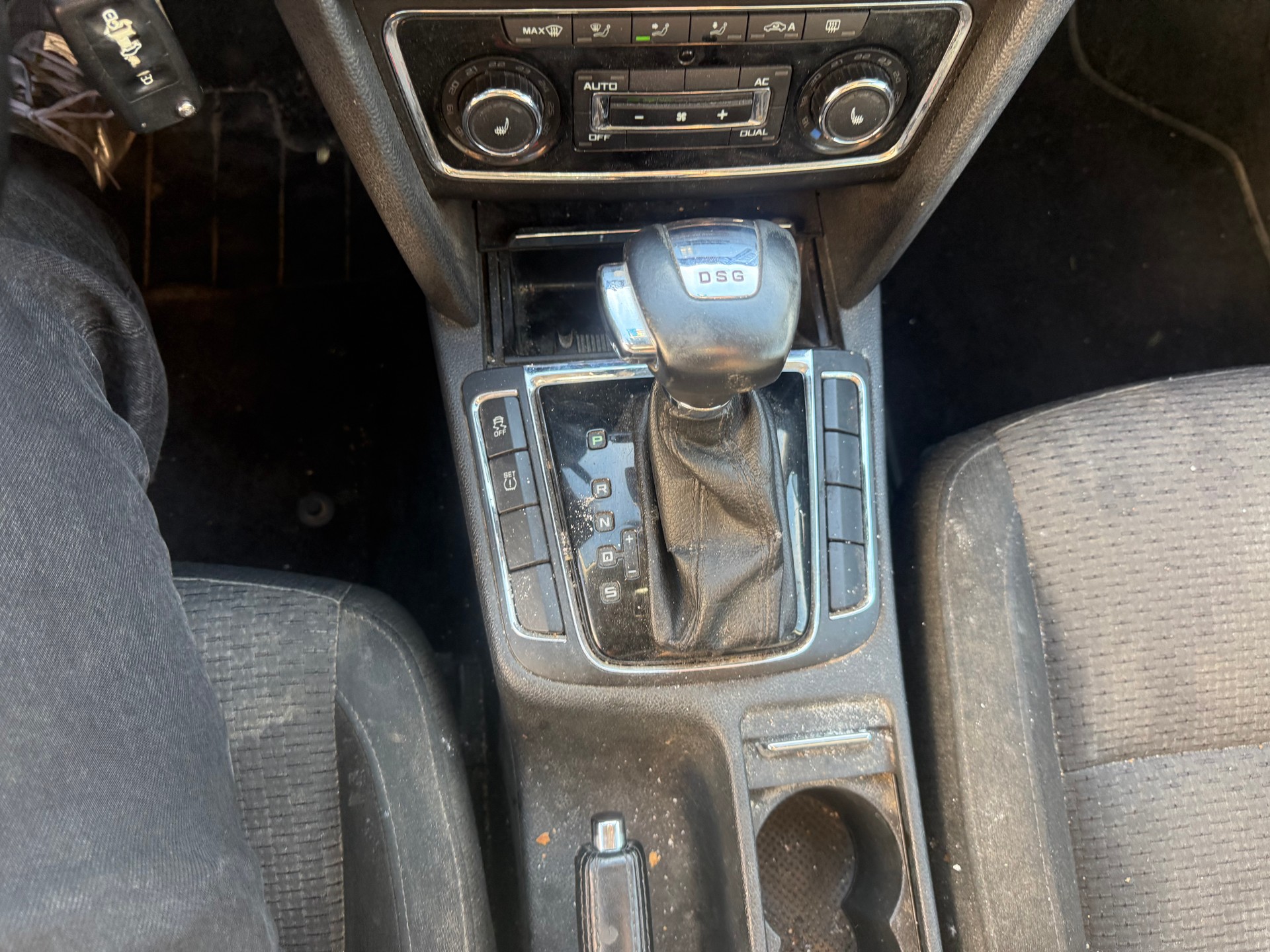 SKODA Superb Combi 2.0 TDi Ambition DSG-image-10