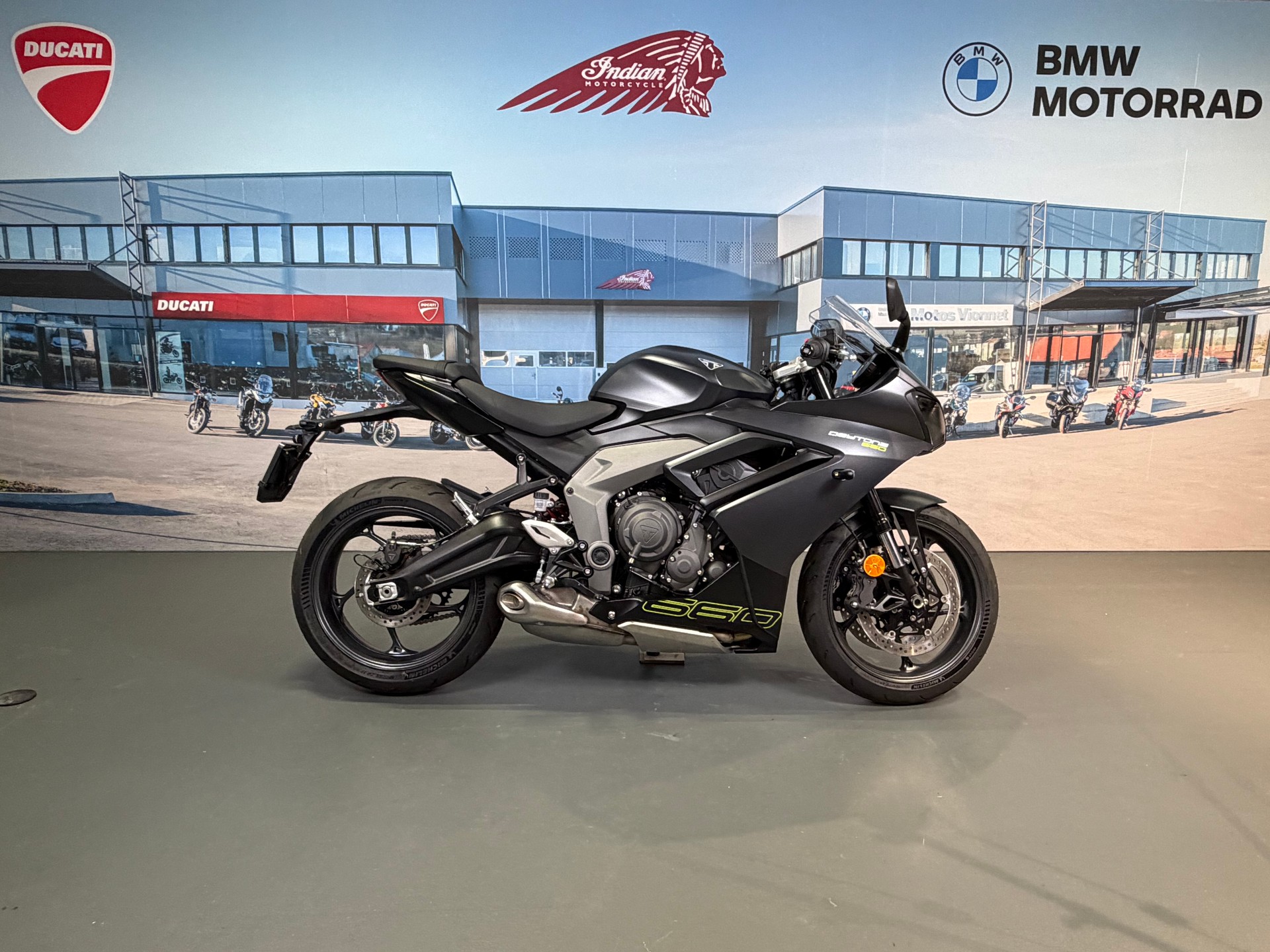 TRIUMPH Daytona 660-image-5