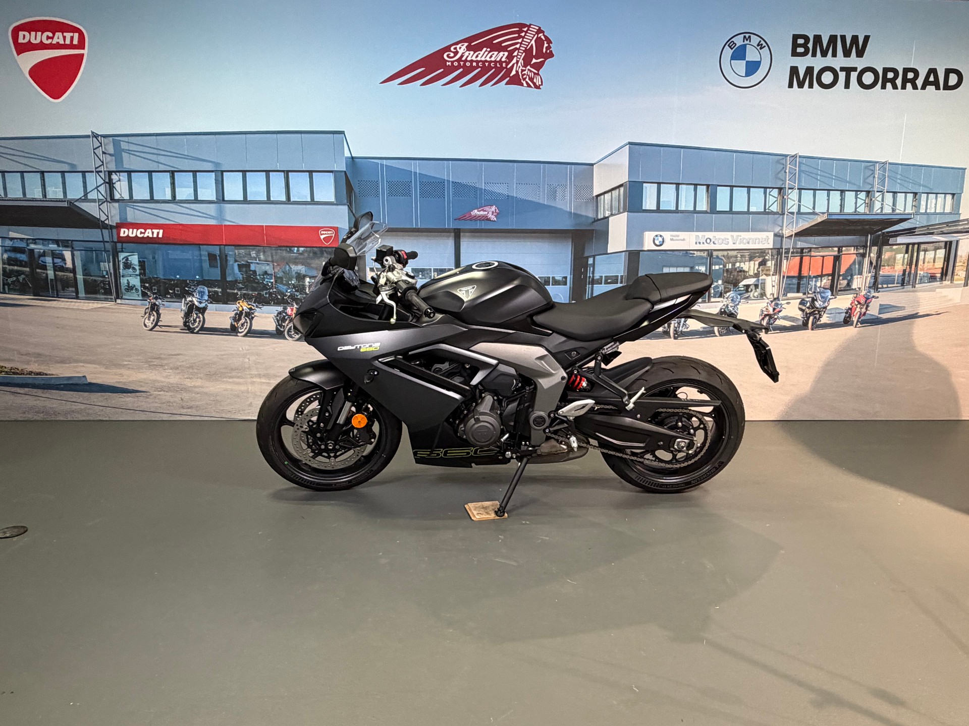 TRIUMPH Daytona 660-image-3