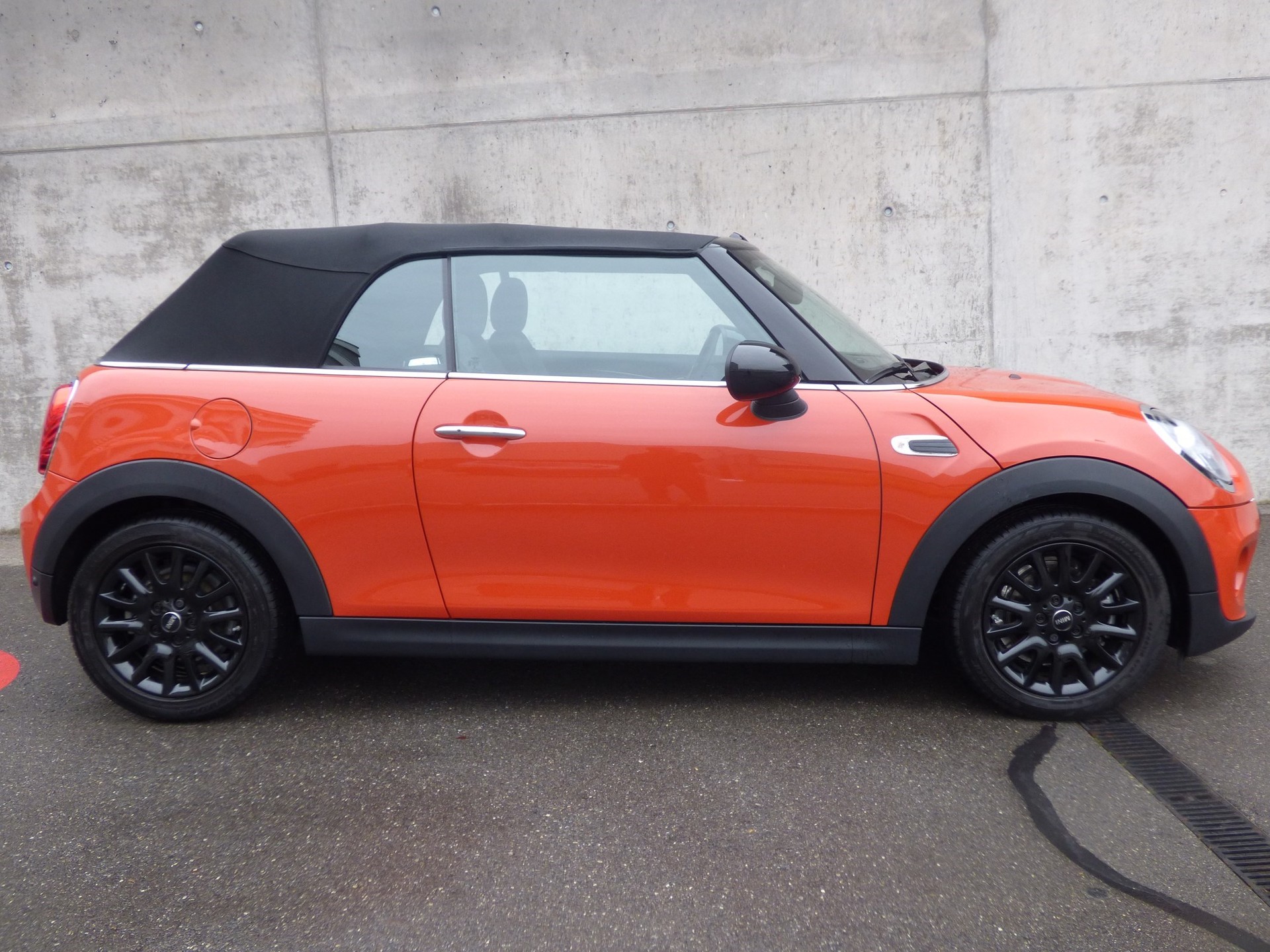 MINI Cooper Cabriolet-image-1