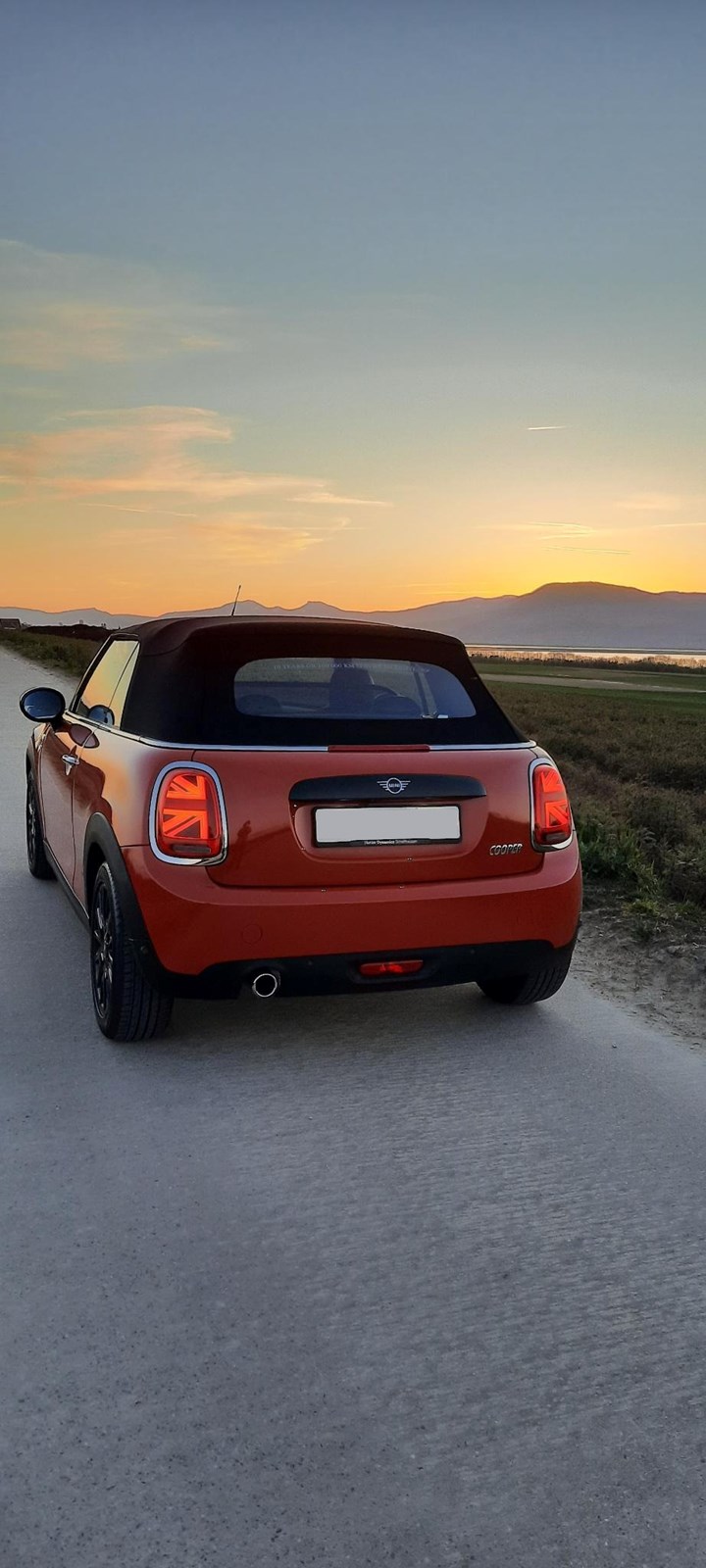 MINI Cooper Cabriolet-image-5