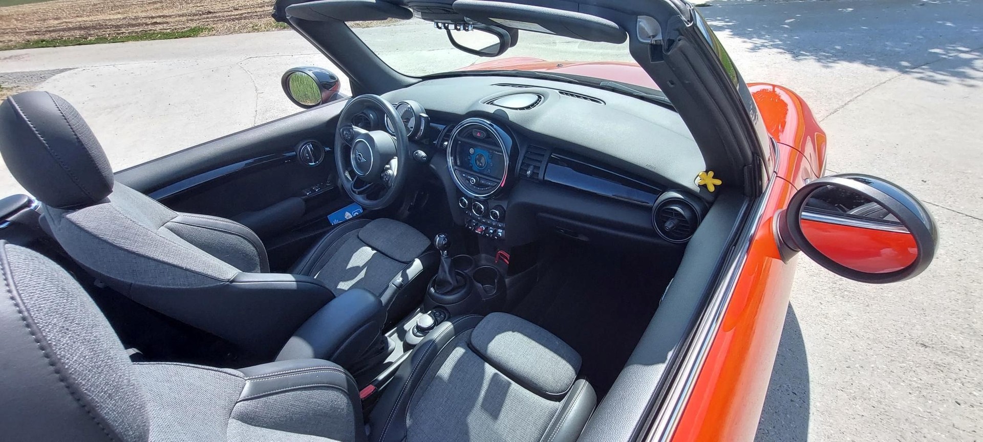MINI Cooper Cabriolet-image-6