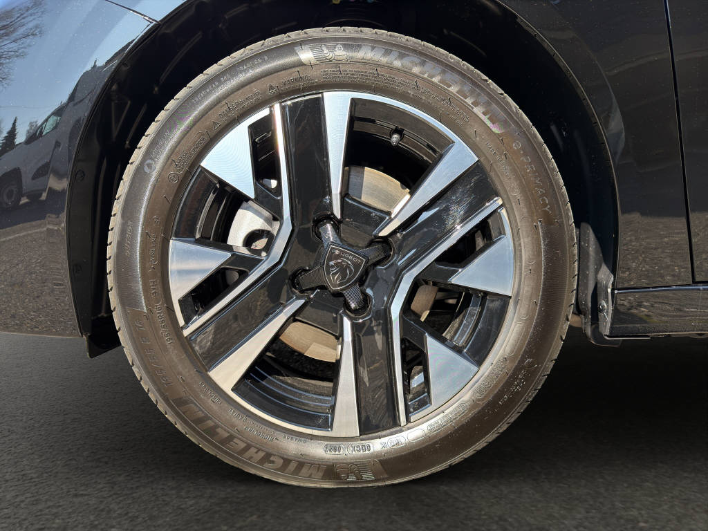 PEUGEOT 208 e-Allure-image-10