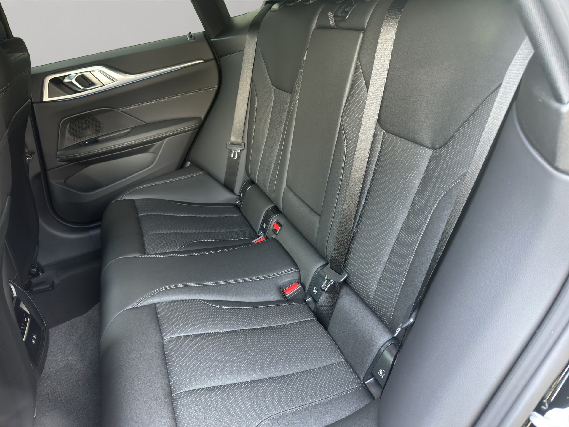 BMW i4 xDrive 40 Edition Sport-image-17