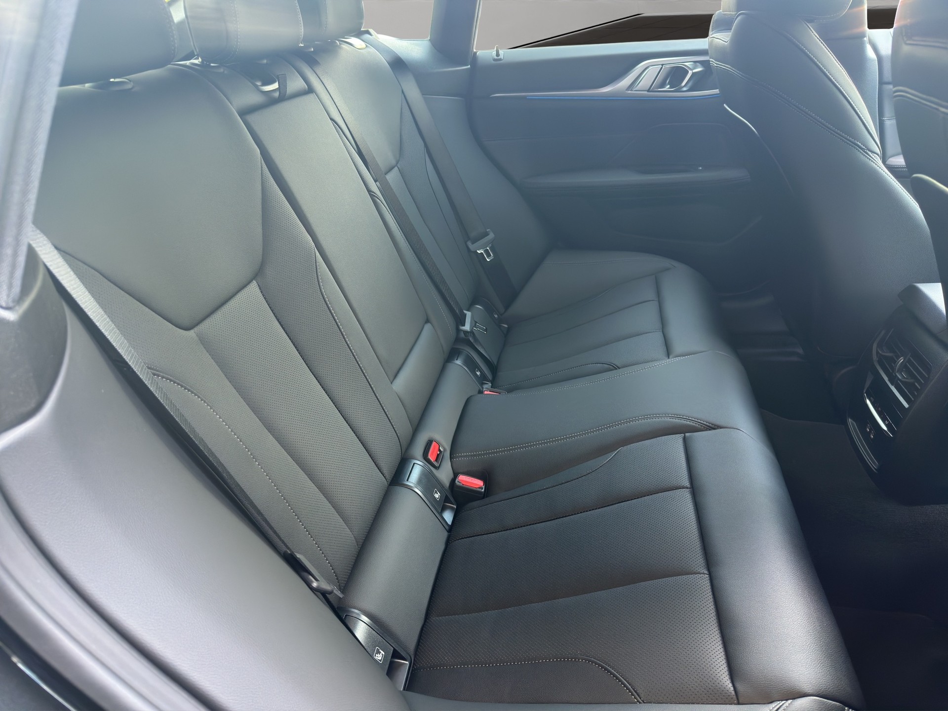 BMW i4 xDrive 40 Edition Sport-image-16
