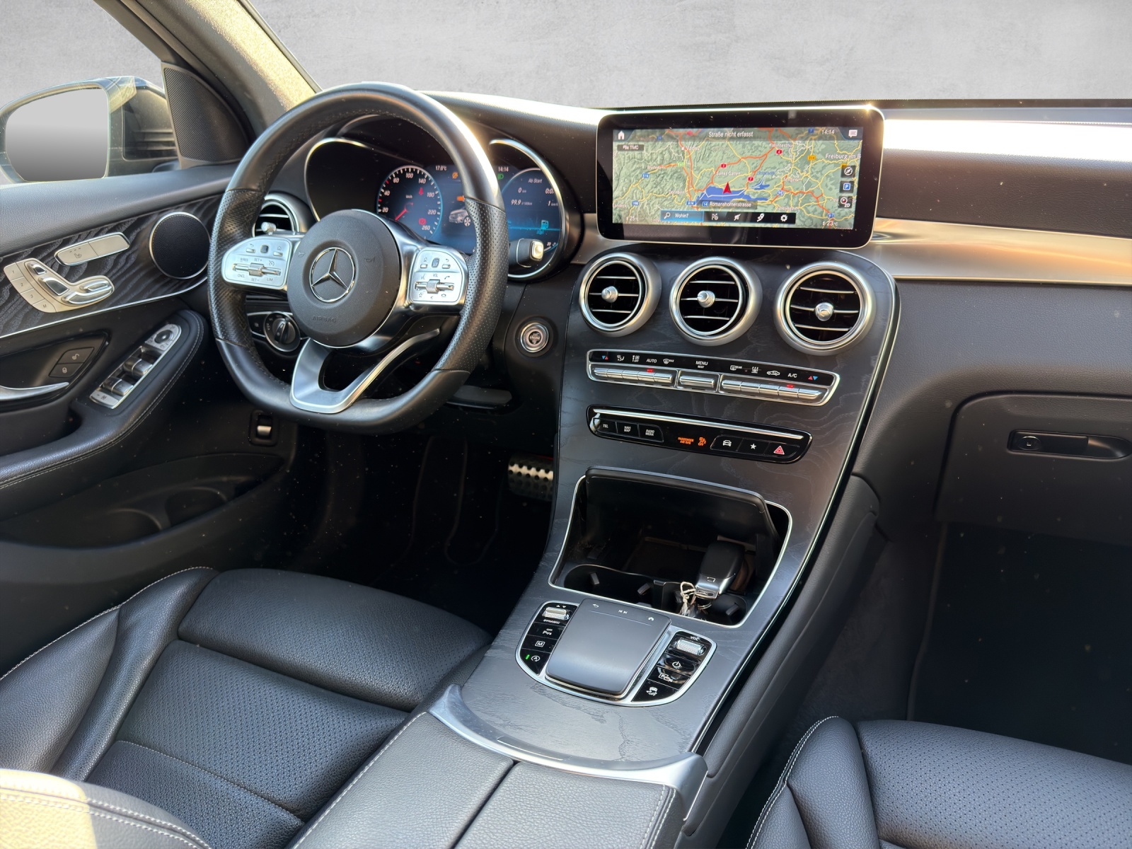 MERCEDES-BENZ GLC 300 d AMG Line 4Matic 9G-Tronic-image-10