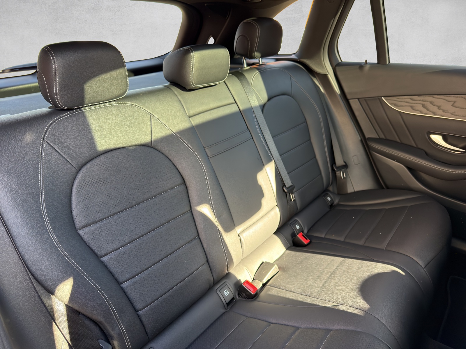 MERCEDES-BENZ GLC 300 d AMG Line 4Matic 9G-Tronic-image-14