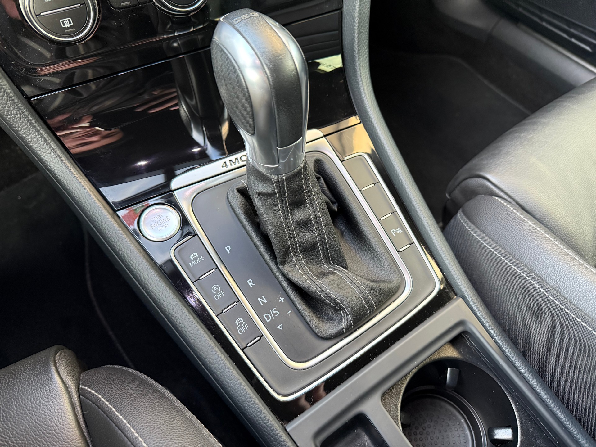 VW Golf Variant 2.0 TSI R 4 Motion DSG-image-12