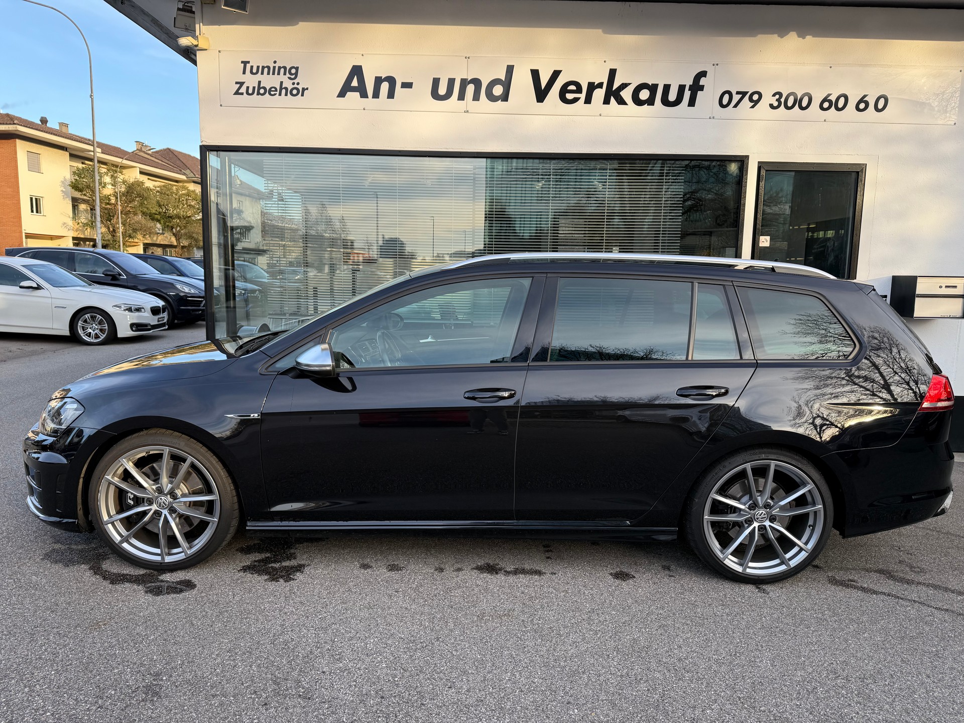 VW Golf Variant 2.0 TSI R 4 Motion DSG-image-2