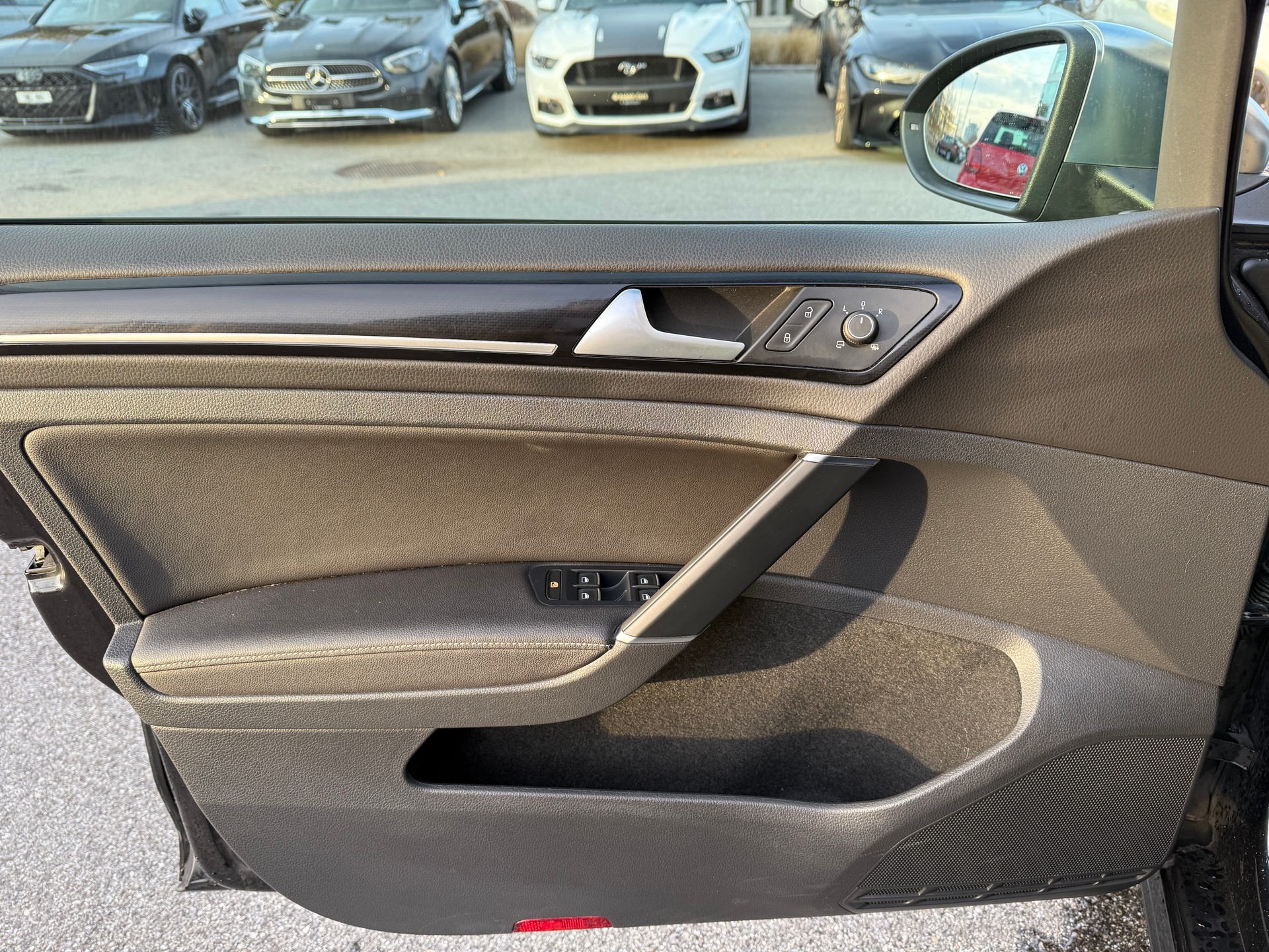VW Golf Variant 2.0 TSI R 4 Motion DSG-image-13