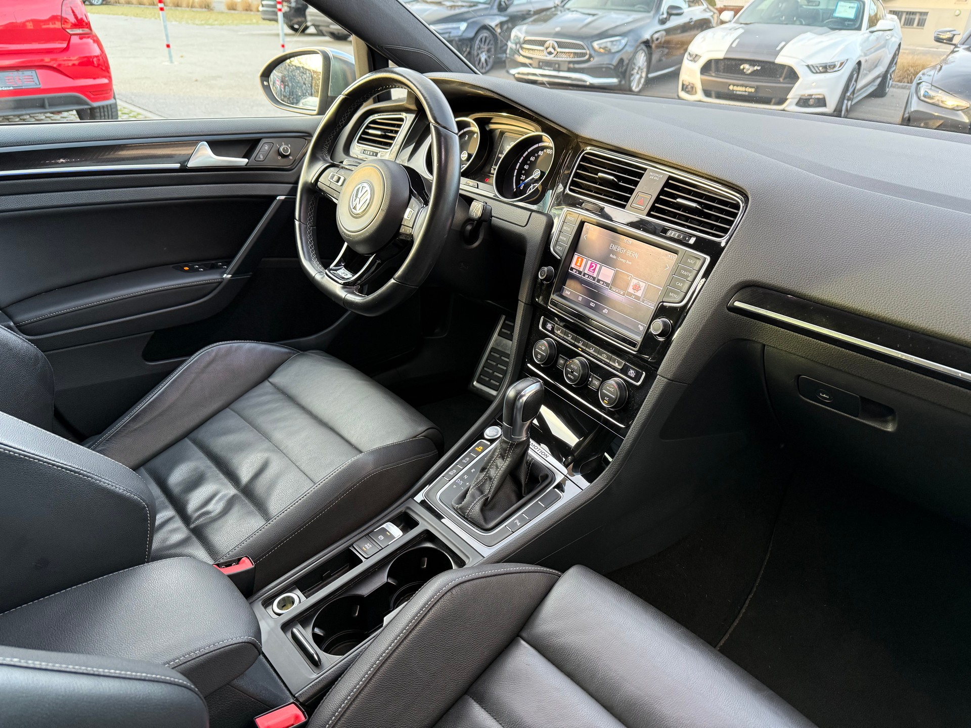 VW Golf Variant 2.0 TSI R 4 Motion DSG-image-6
