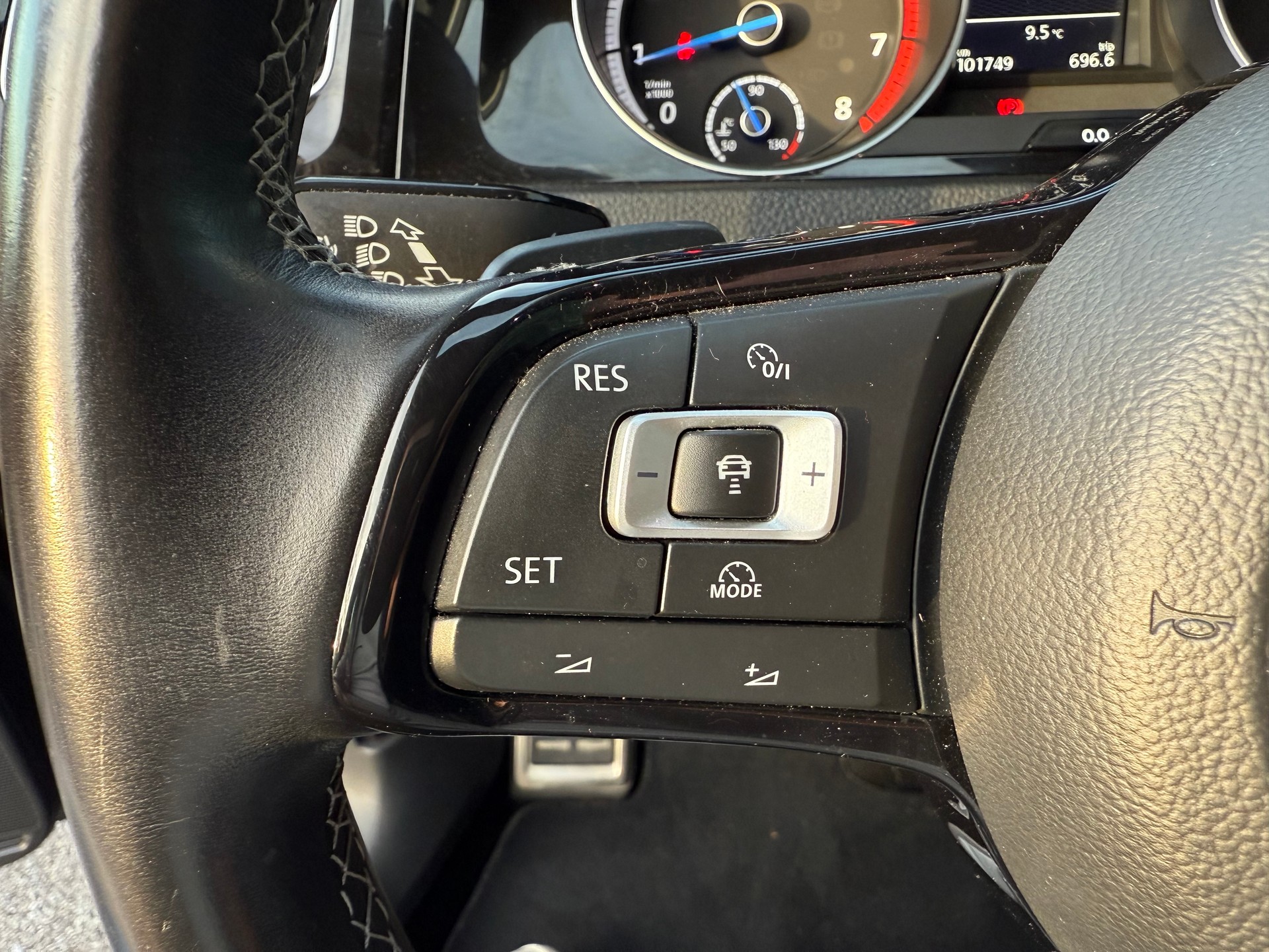 VW Golf Variant 2.0 TSI R 4 Motion DSG-image-9
