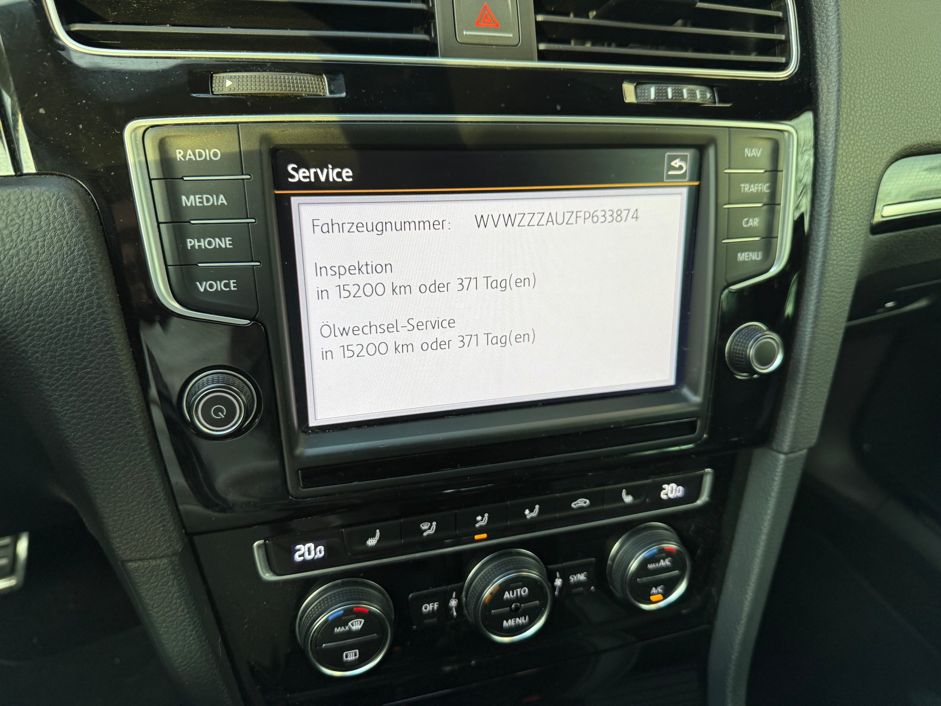 VW Golf Variant 2.0 TSI R 4 Motion DSG-image-10