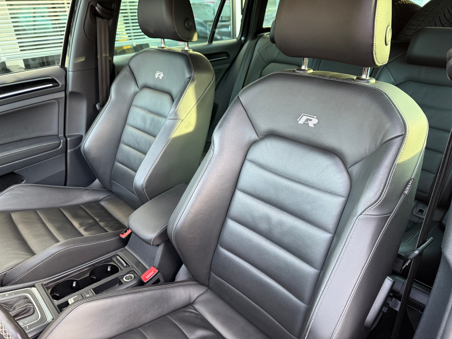 VW Golf Variant 2.0 TSI R 4 Motion DSG-image-7