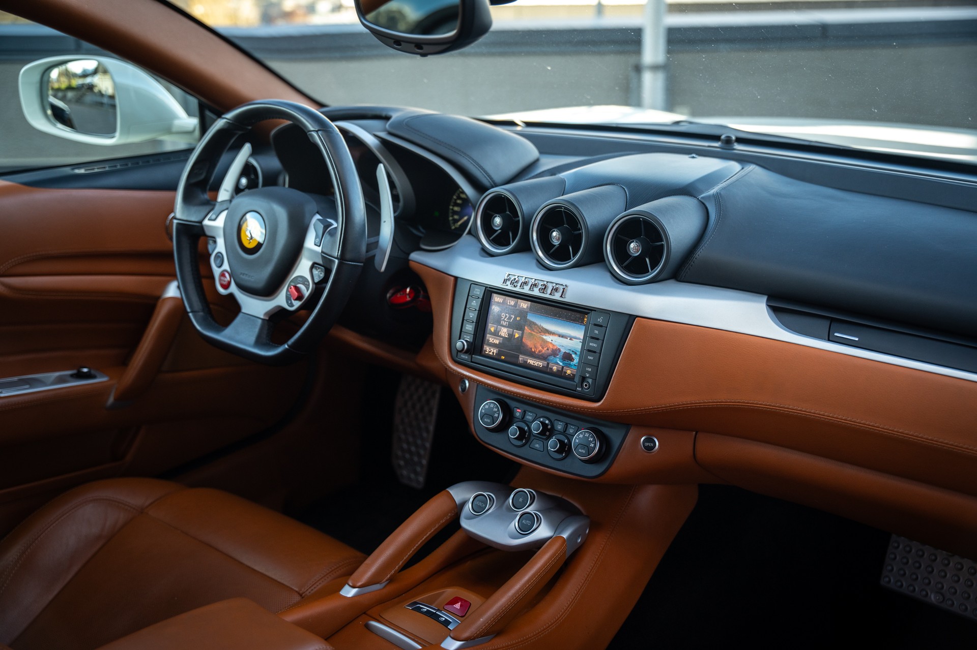FERRARI FF-image-10