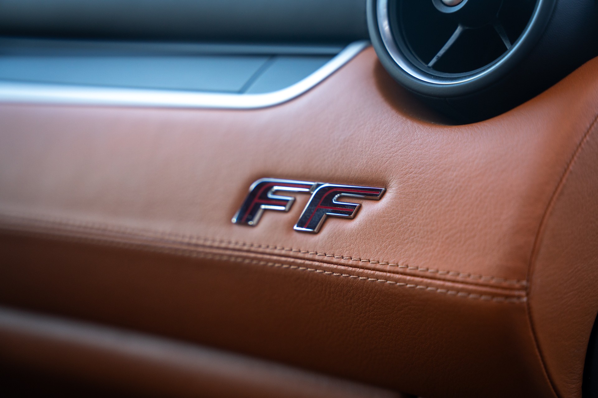 FERRARI FF-image-12