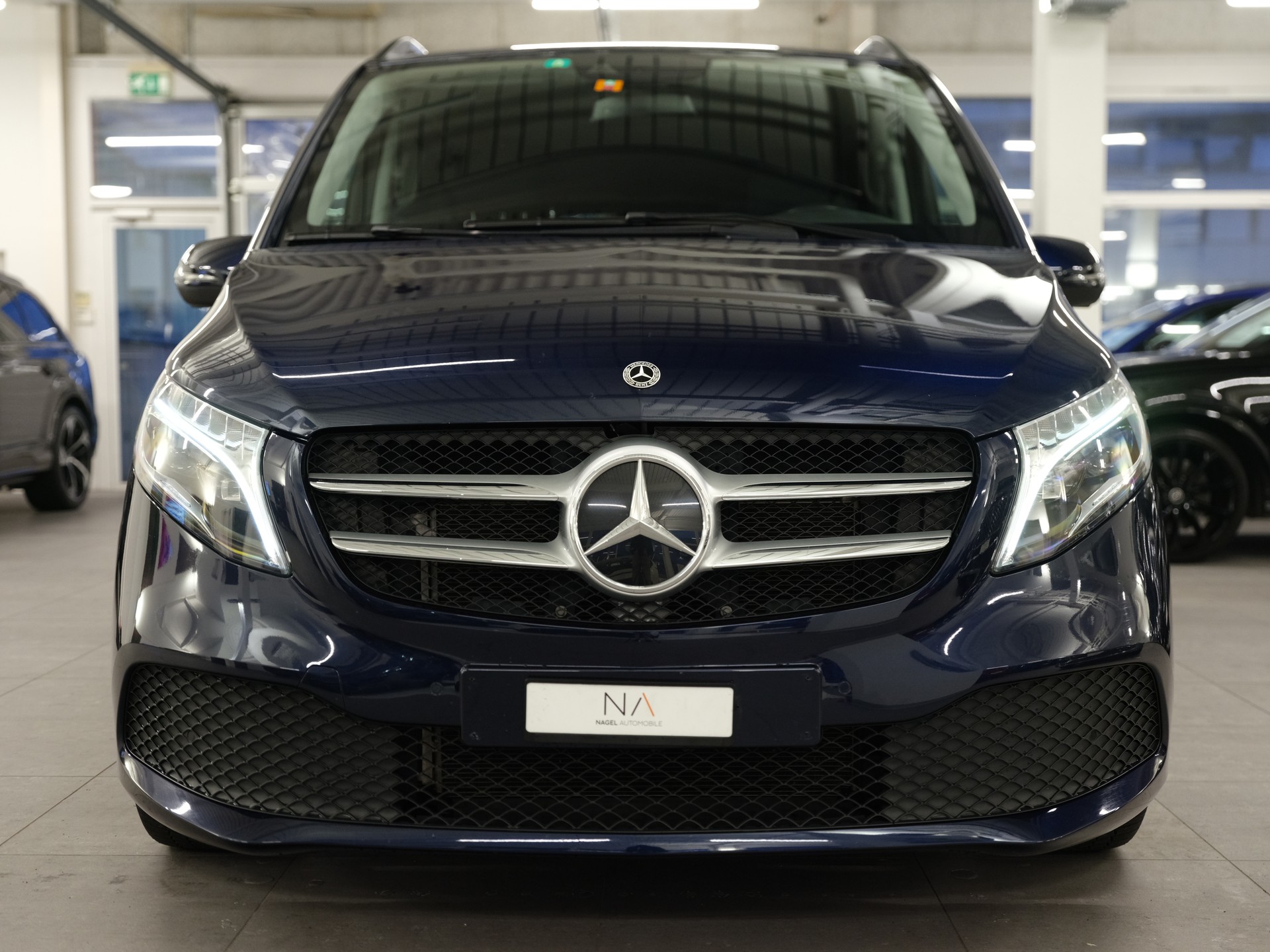 MERCEDES-BENZ V 220 d lang 4Matic 9G-Tronic-showroom-element-2