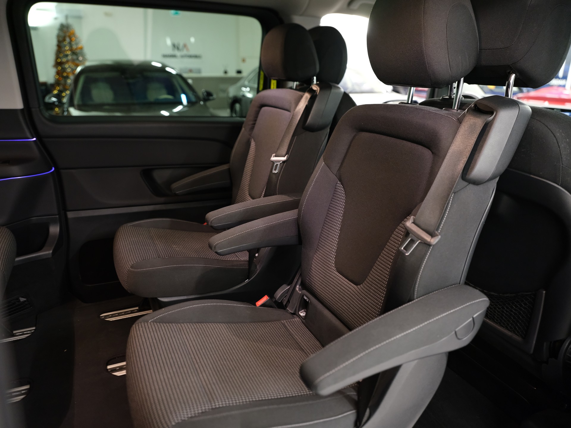 MERCEDES-BENZ V 220 d lang 4Matic 9G-Tronic-image-23