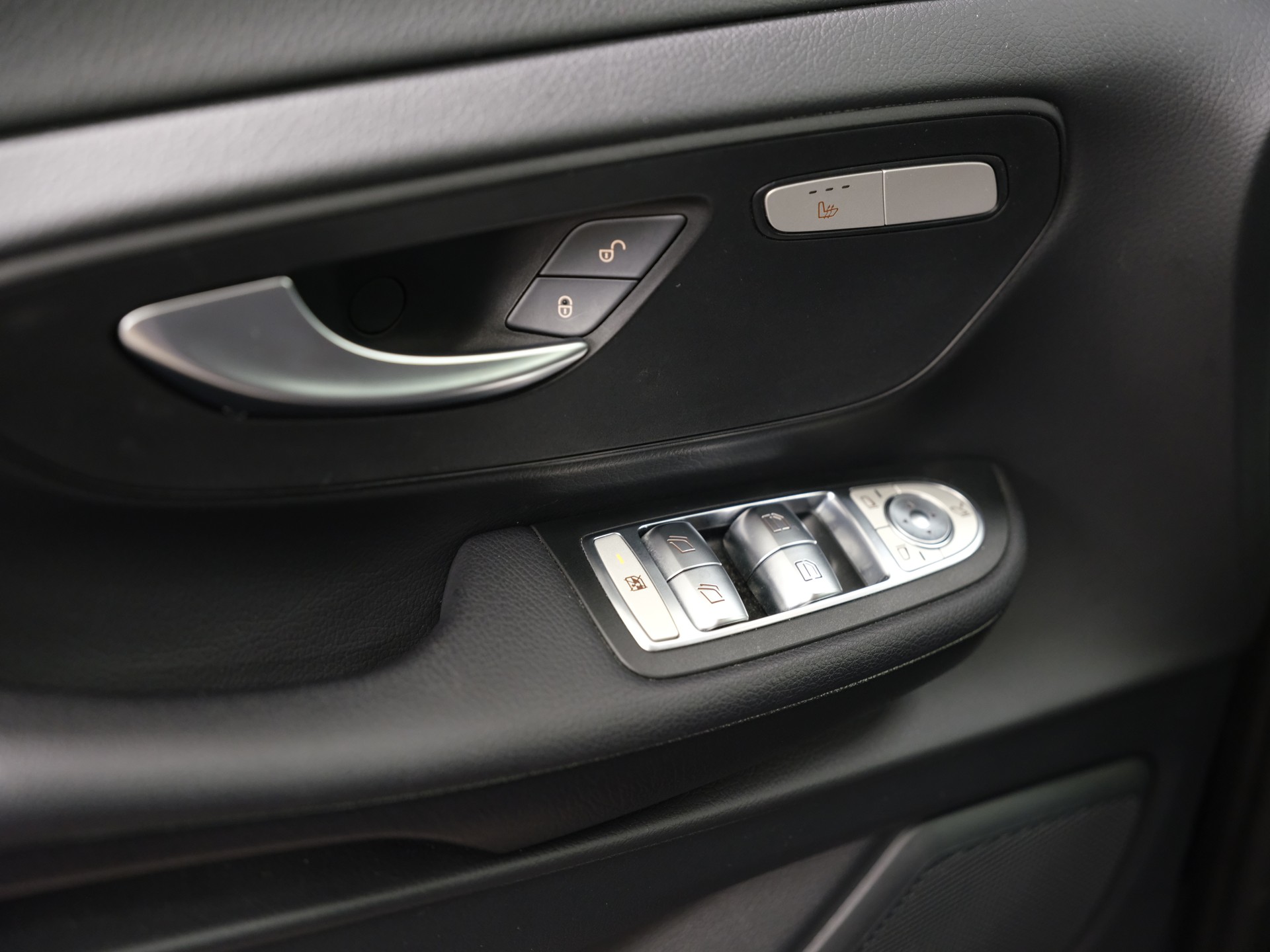 MERCEDES-BENZ V 220 d lang 4Matic 9G-Tronic-image-29