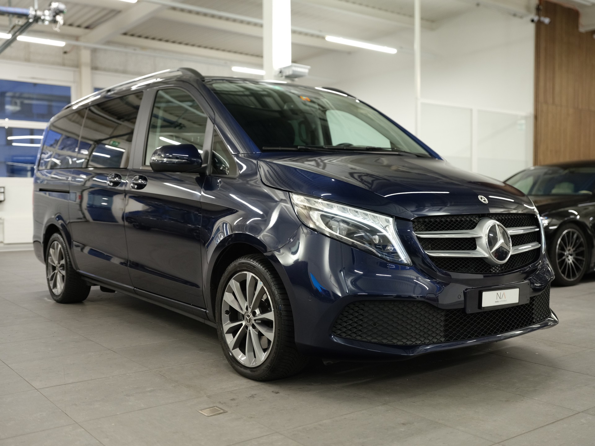 MERCEDES-BENZ V 220 d lang 4Matic 9G-Tronic-showroom-element-1