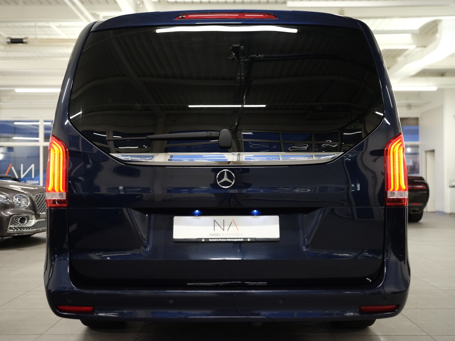MERCEDES-BENZ V 220 d lang 4Matic 9G-Tronic-image-5