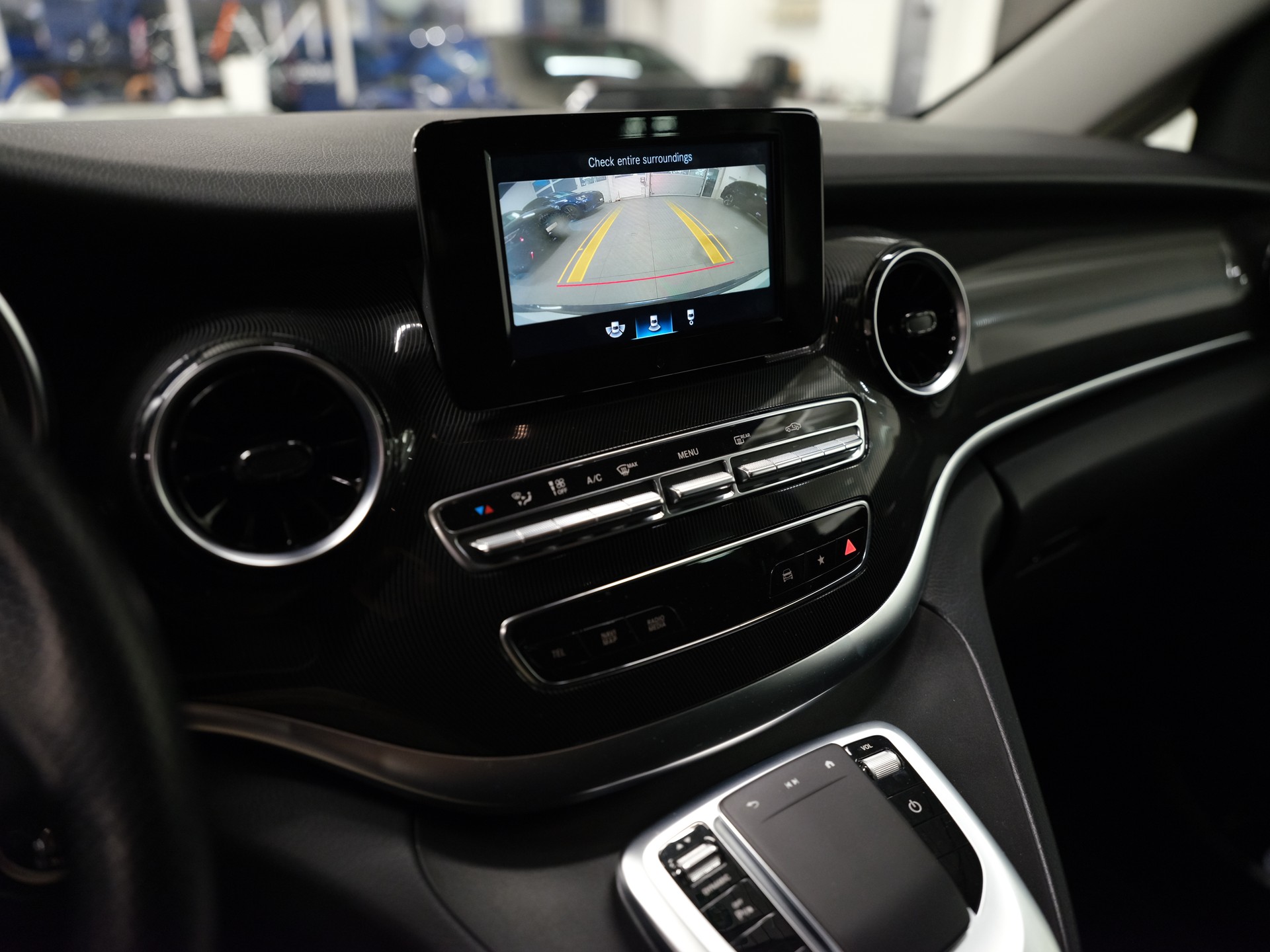 MERCEDES-BENZ V 220 d lang 4Matic 9G-Tronic-image-18