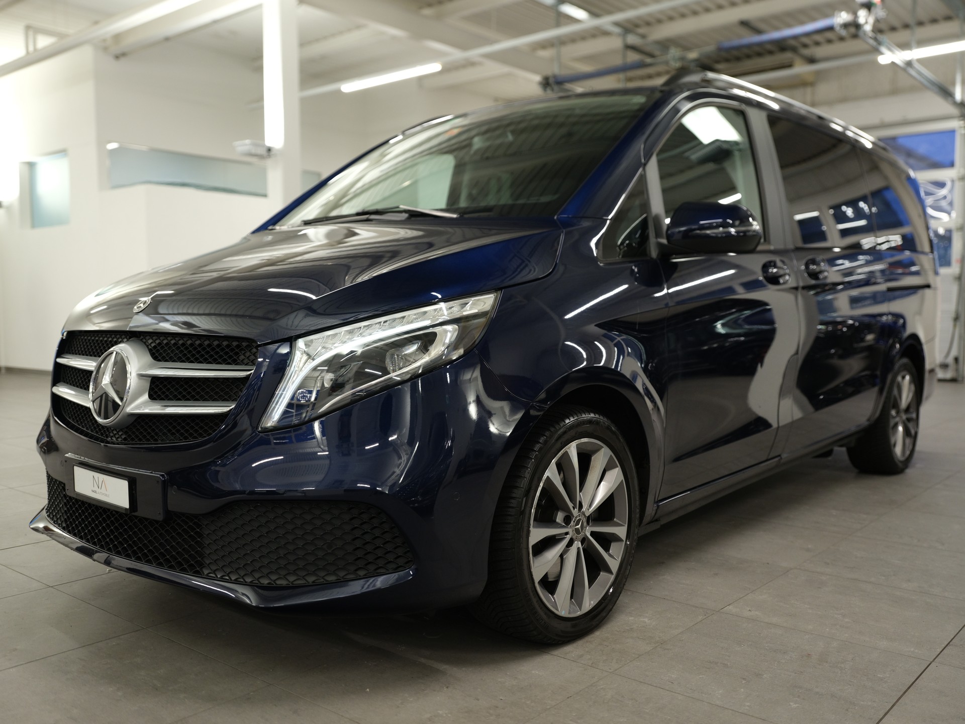 MERCEDES-BENZ V 220 d lang 4Matic 9G-Tronic-showroom-element-3