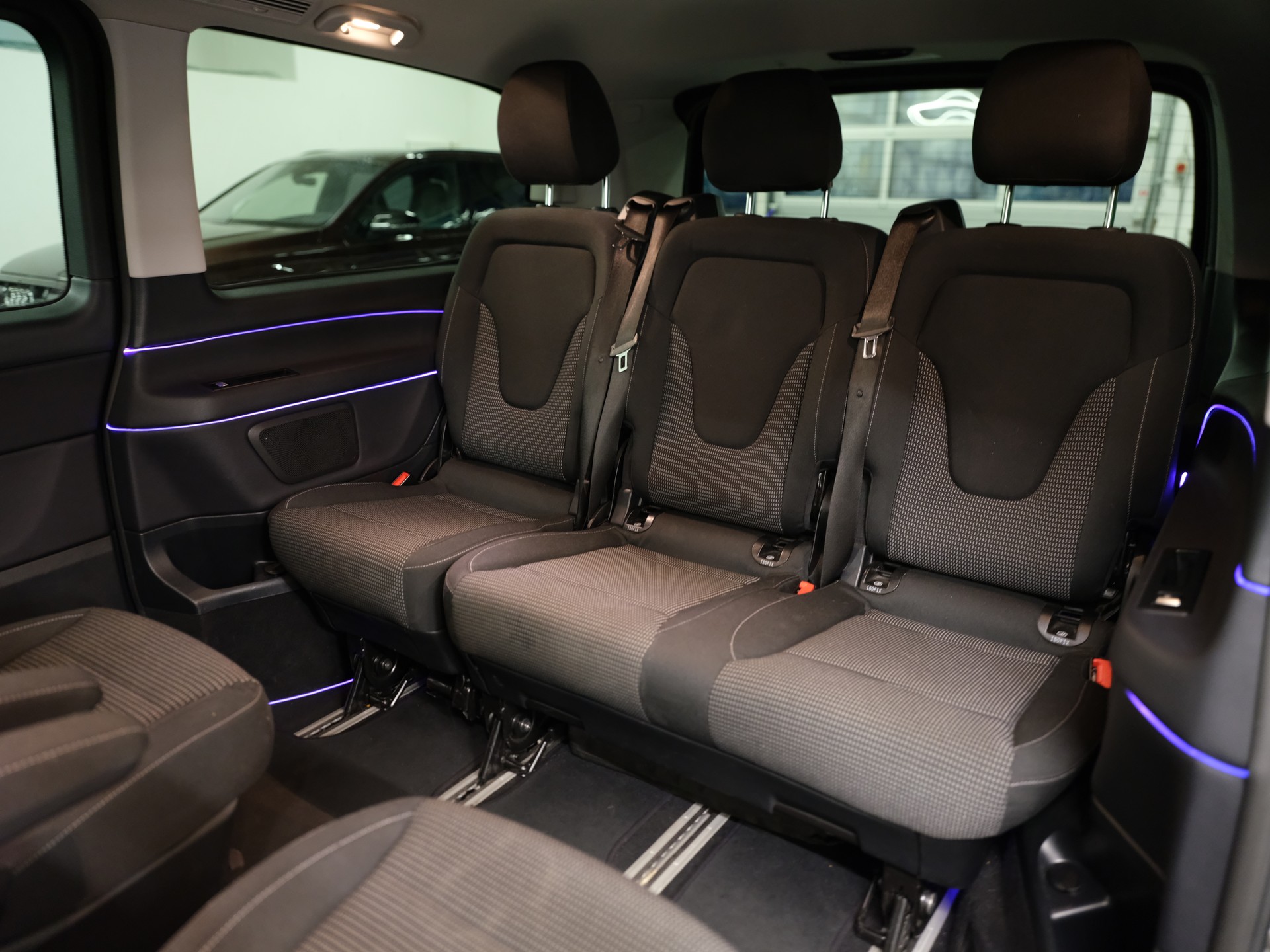 MERCEDES-BENZ V 220 d lang 4Matic 9G-Tronic-image-25
