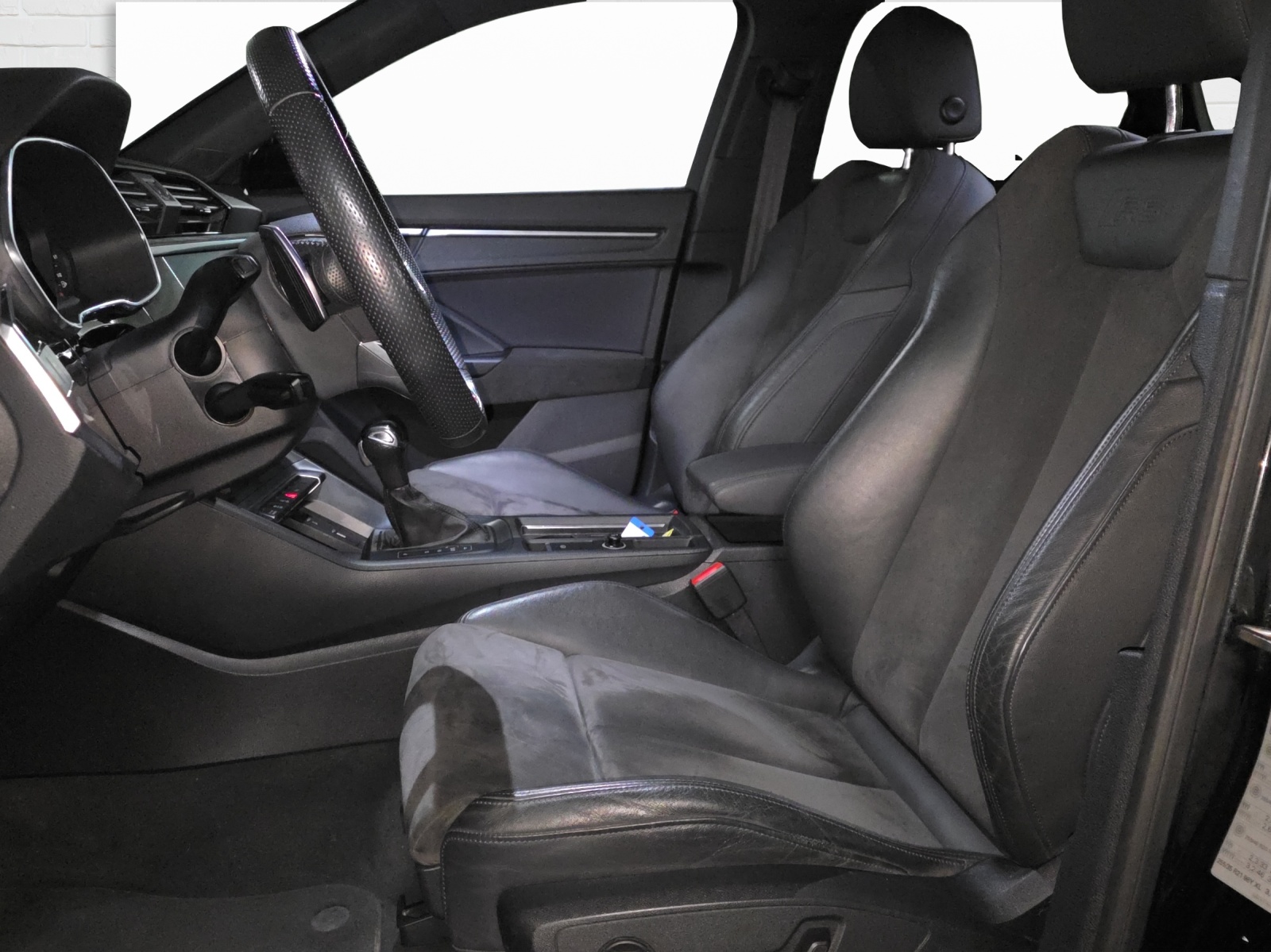 AUDI RS Q3 Sportback quattro S tronic-image-4