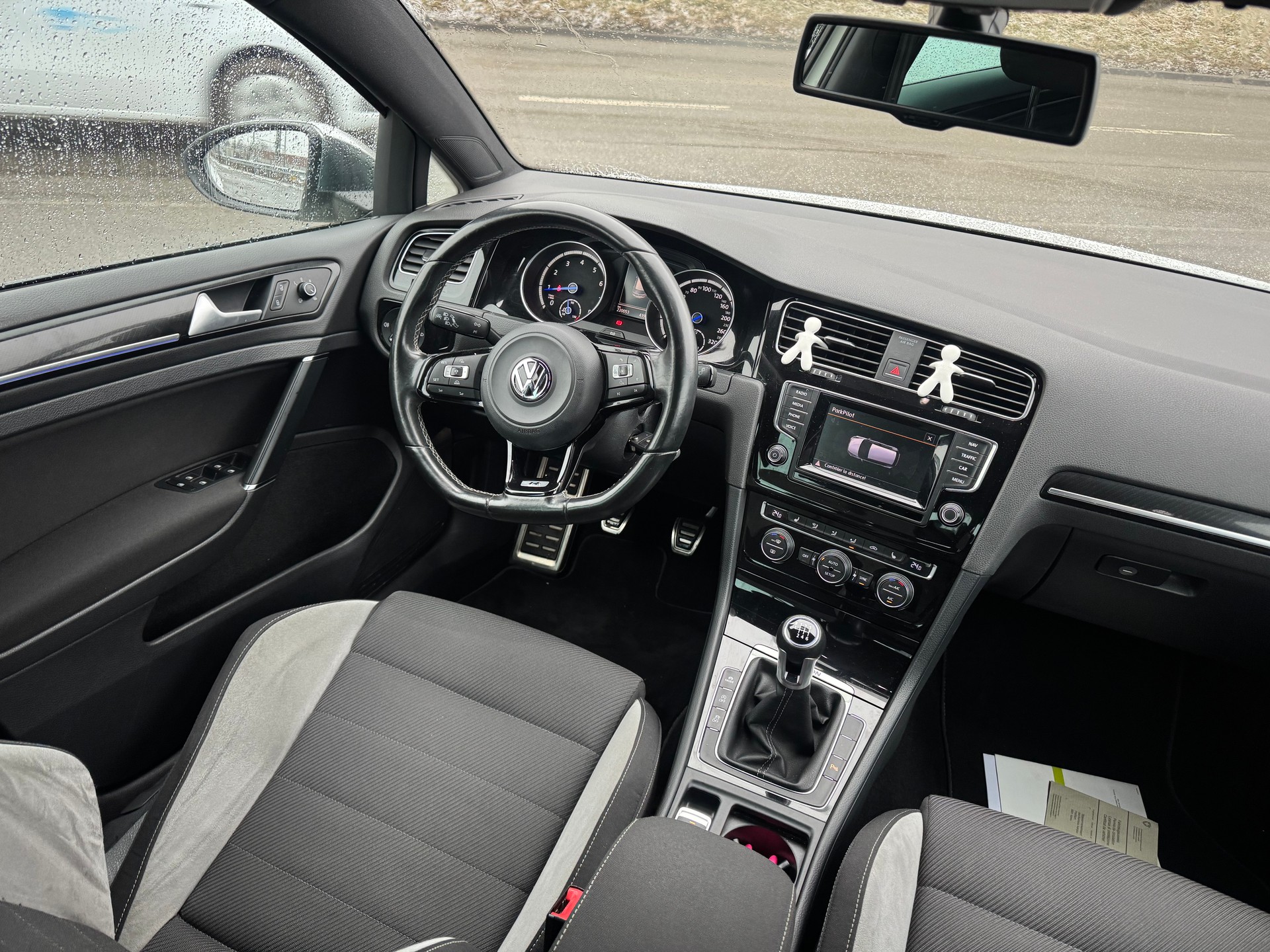 VW Golf 2.0 TSI R 4Motion-image-7