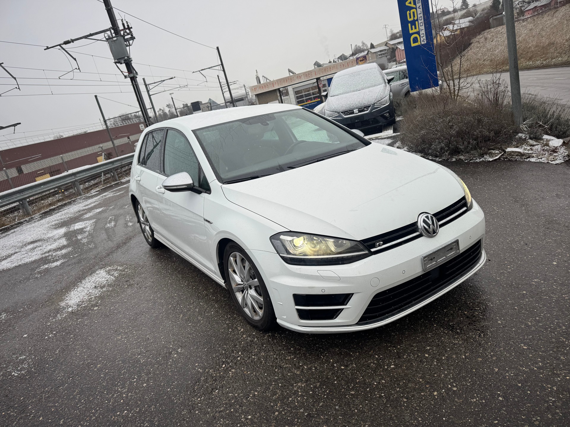 VW Golf 2.0 TSI R 4Motion-image-1
