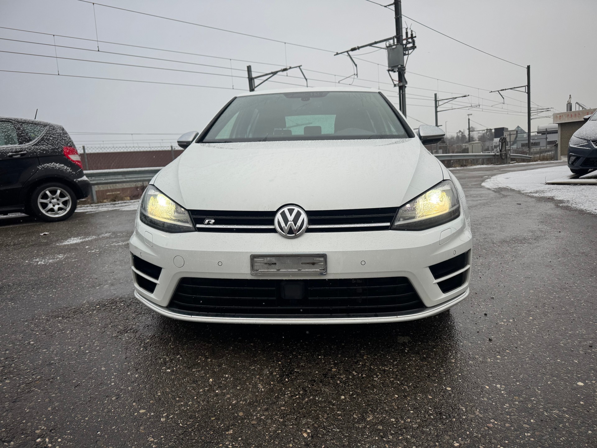 VW Golf 2.0 TSI R 4Motion-image-2