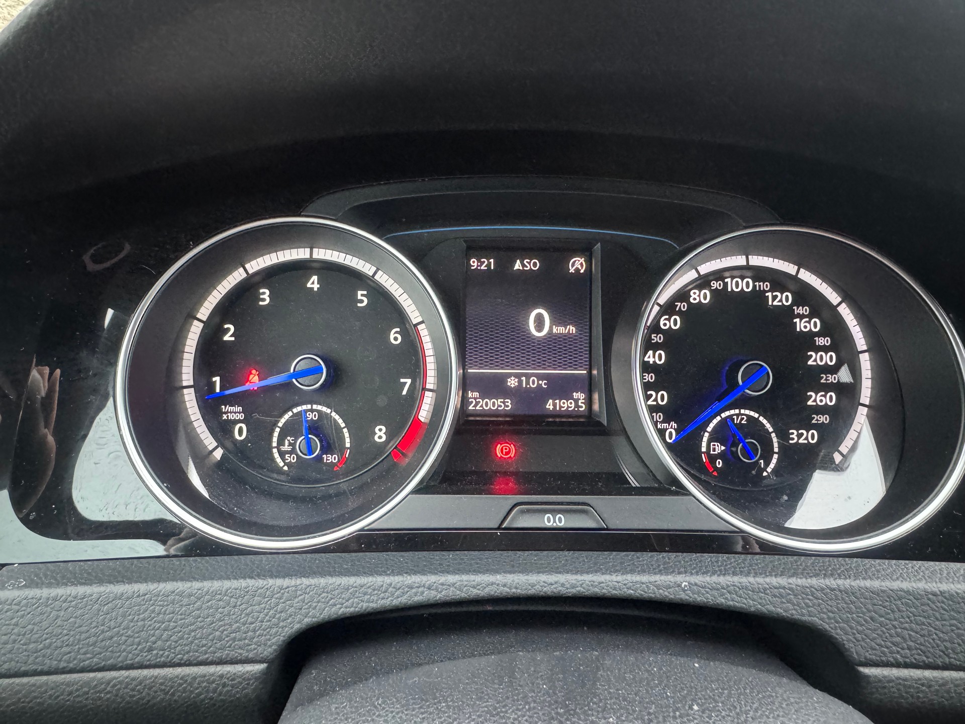VW Golf 2.0 TSI R 4Motion-image-9