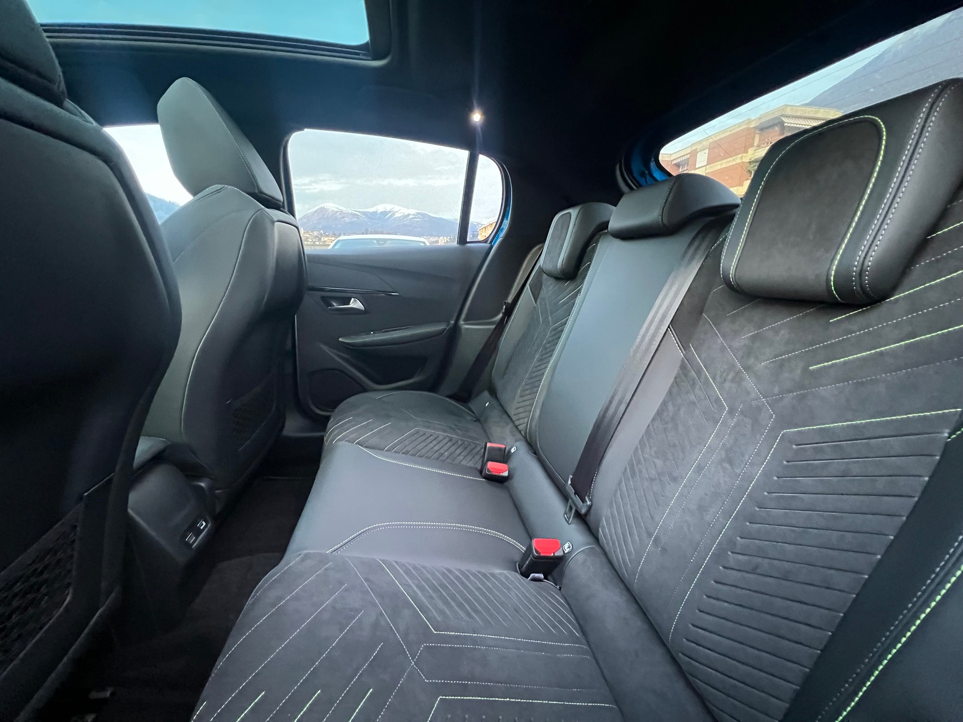 PEUGEOT 208 Elektrik 115kW GT-image-10