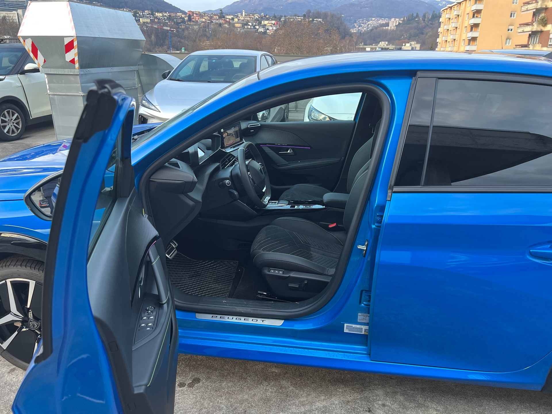 PEUGEOT 208 Elektrik 115kW GT-image-6